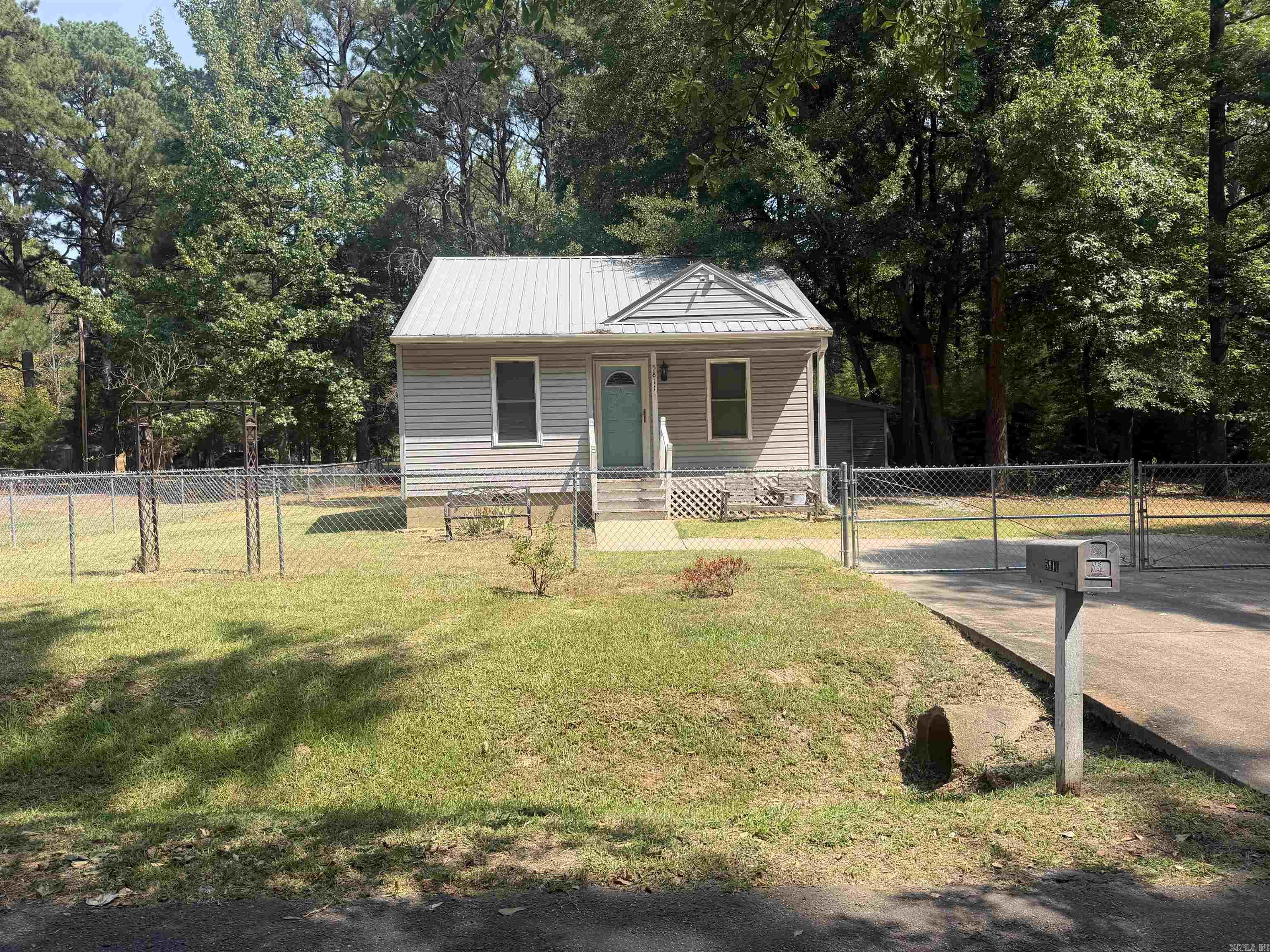 5811 W Jones  Pine Bluff, AR