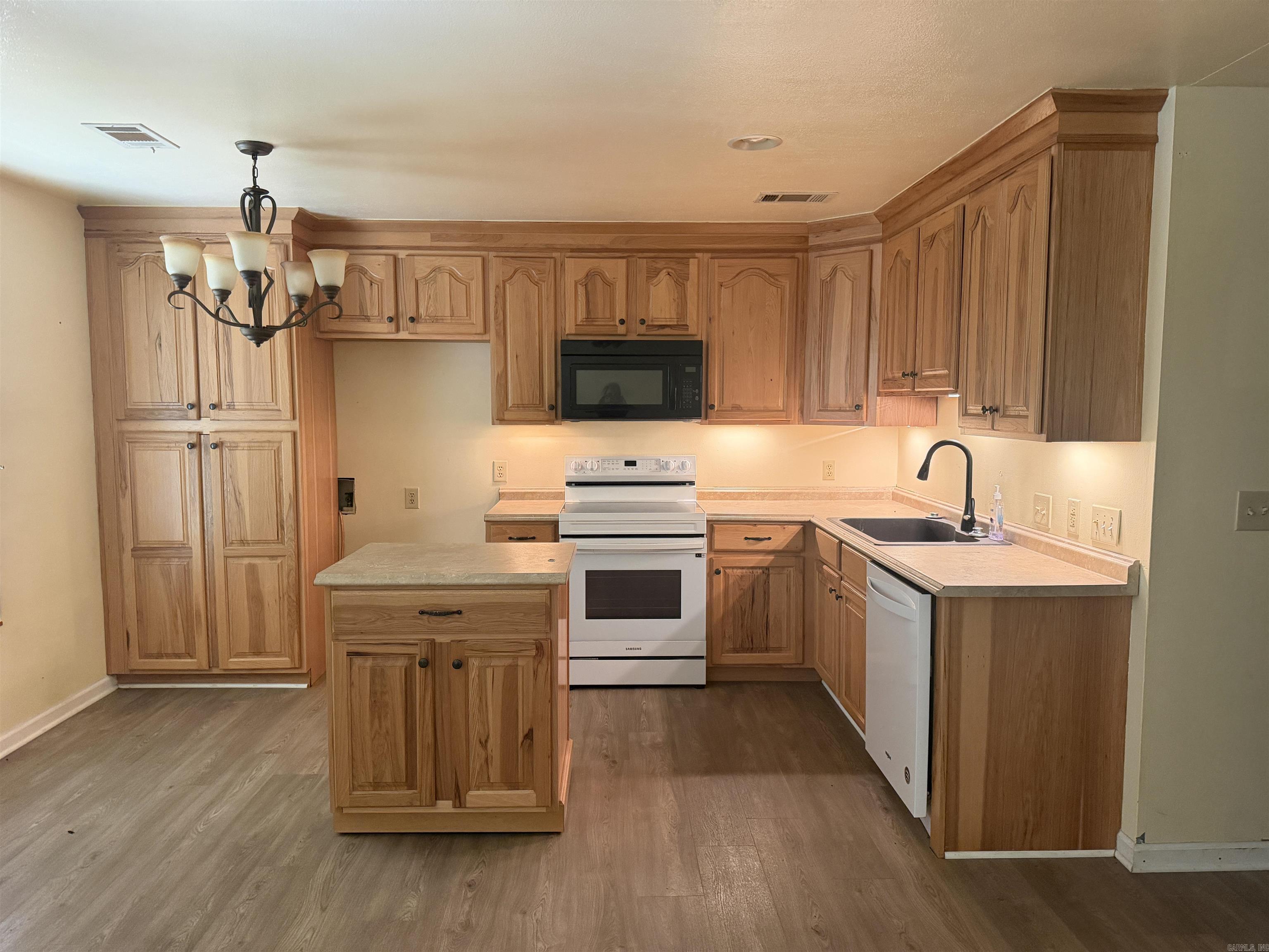 5811 W Jones  Pine Bluff, AR