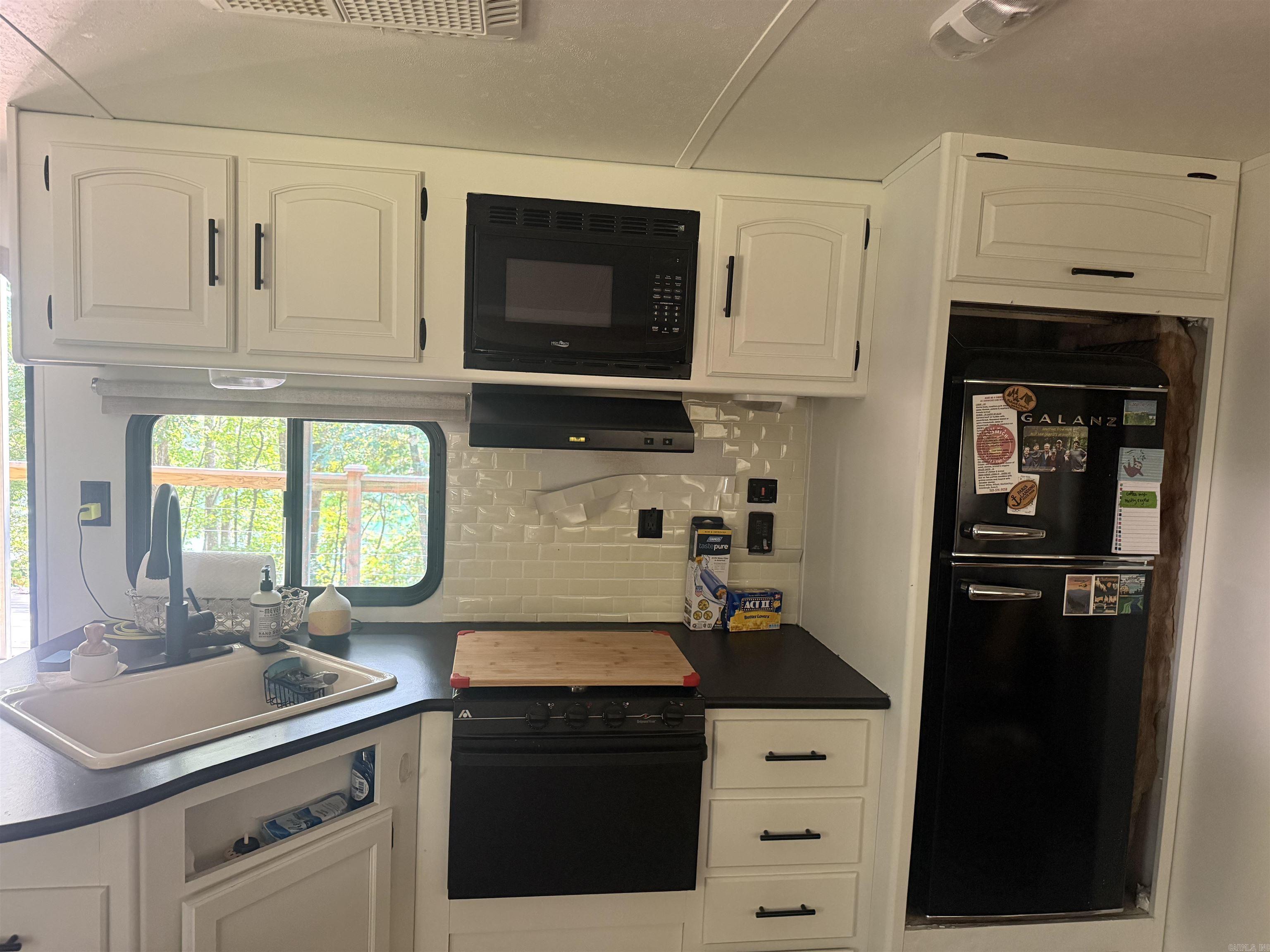 441 Cherokee Circle Greers Ferry, AR 72067
