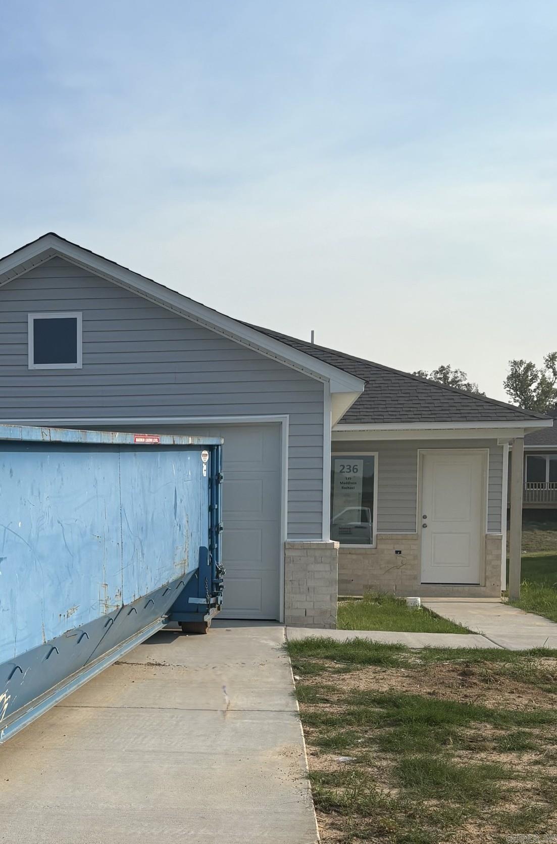 135 Maddison Rachael — exterior