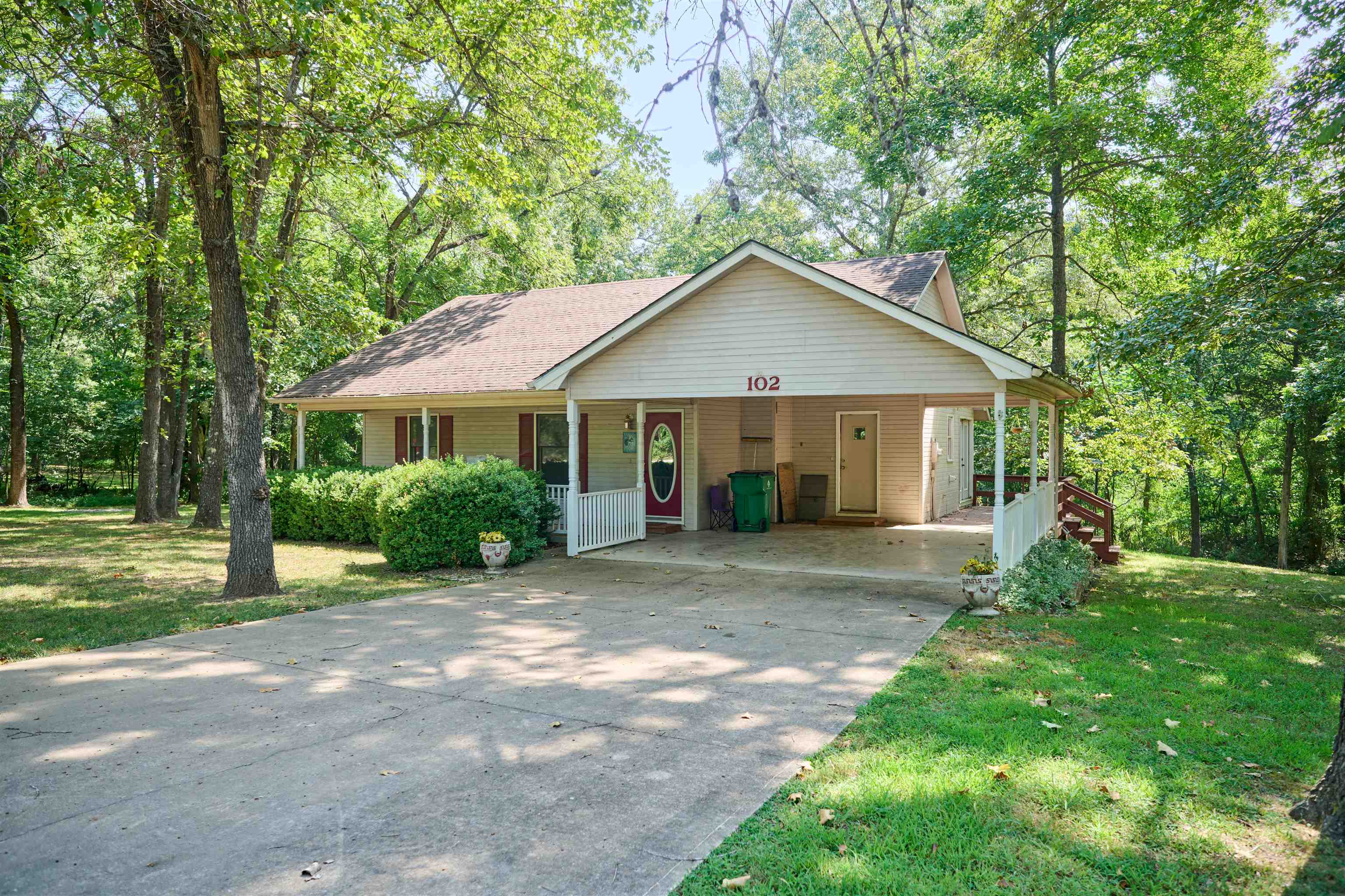 102 Hebron  Hardy, AR
