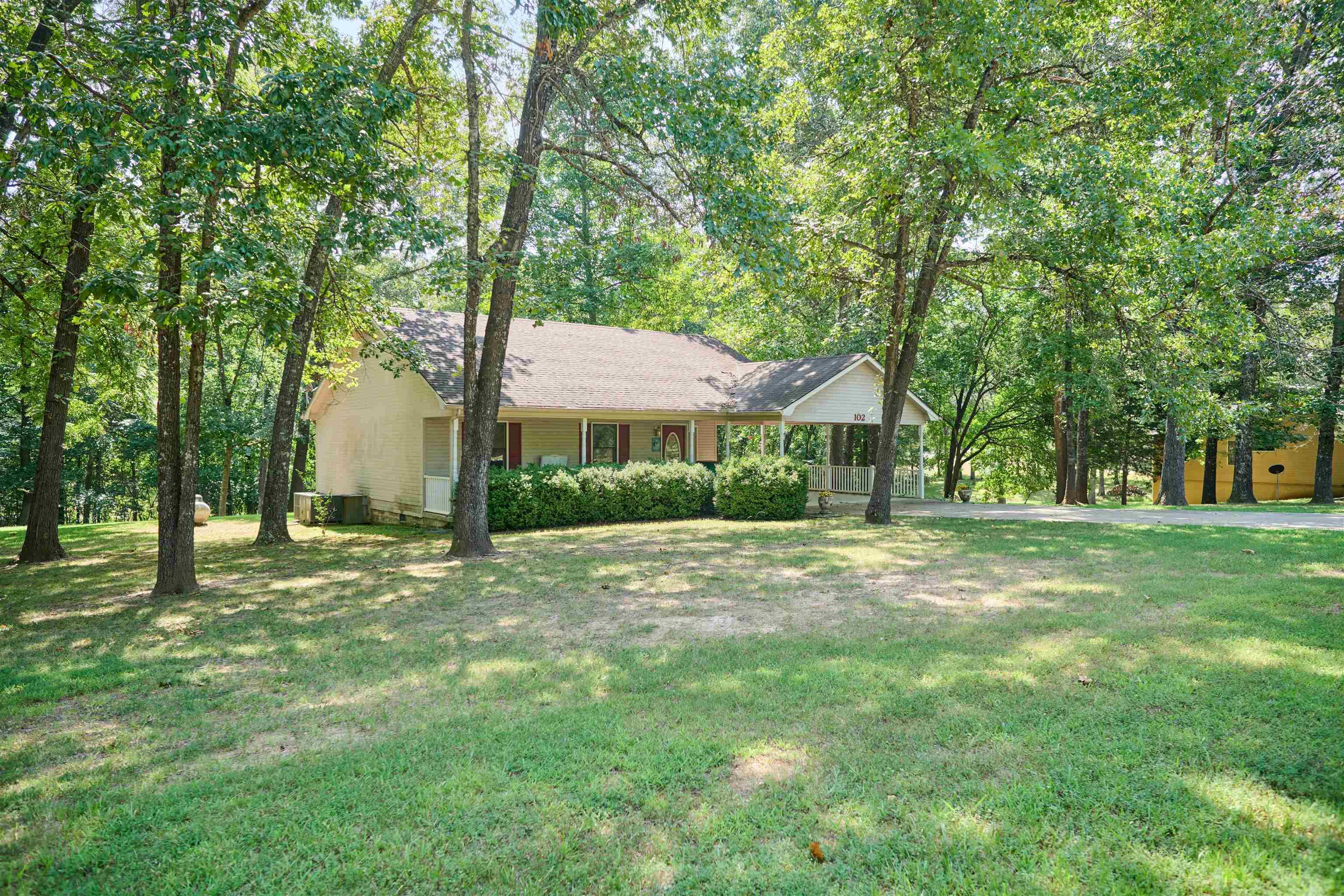 102 Hebron  Hardy, AR