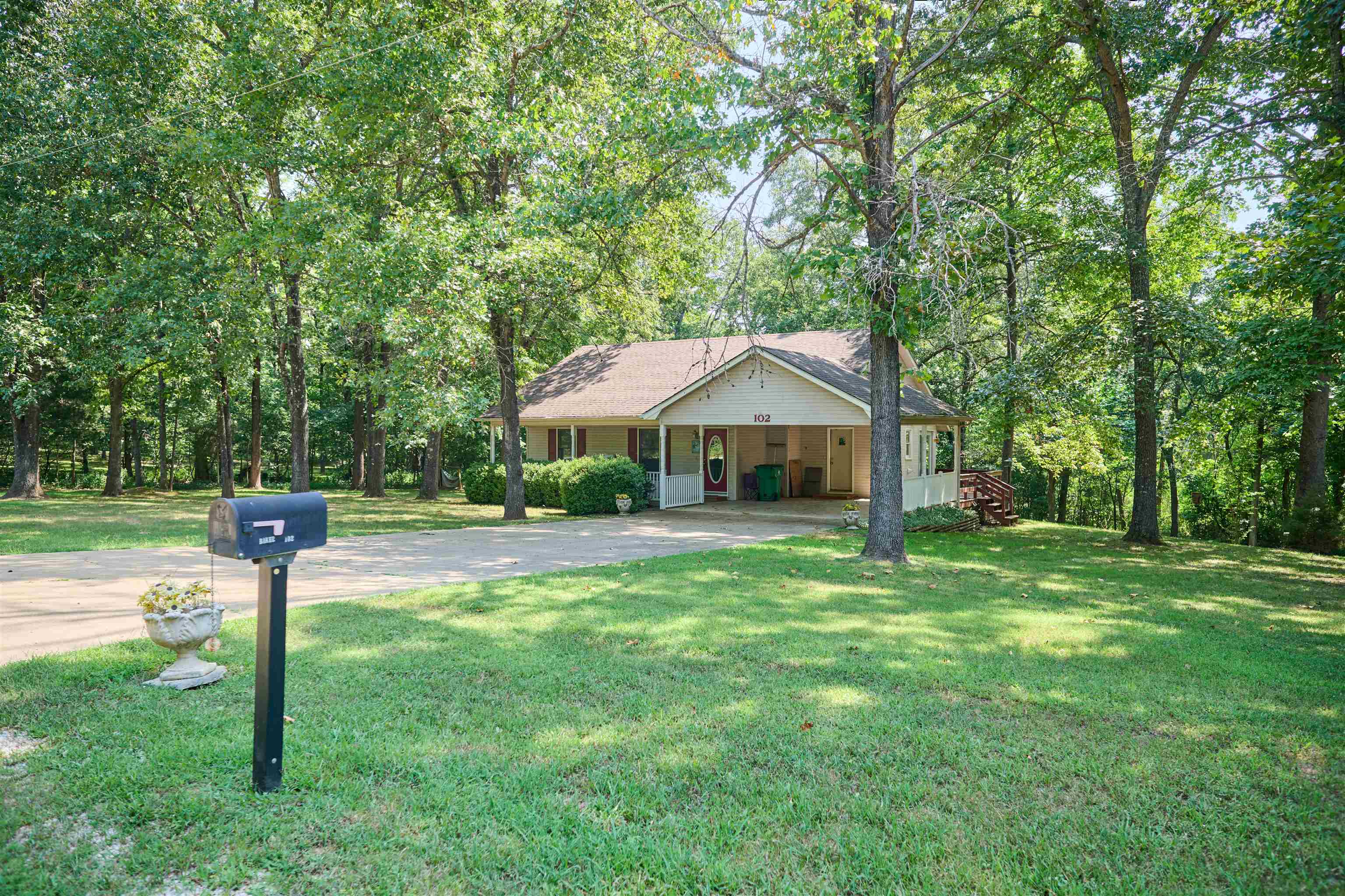102 Hebron  Hardy, AR