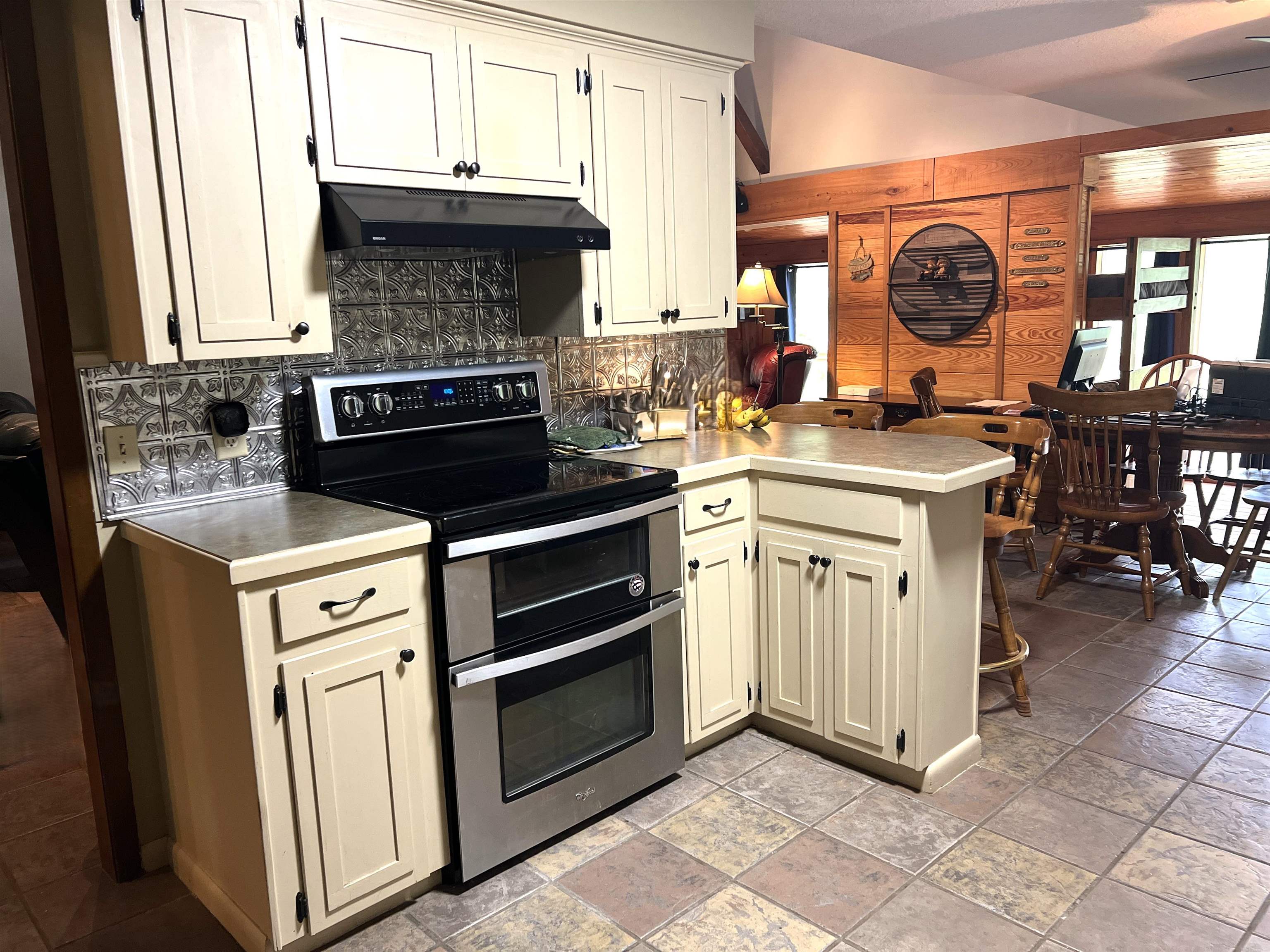 858 N Riverview  Mountain View, AR