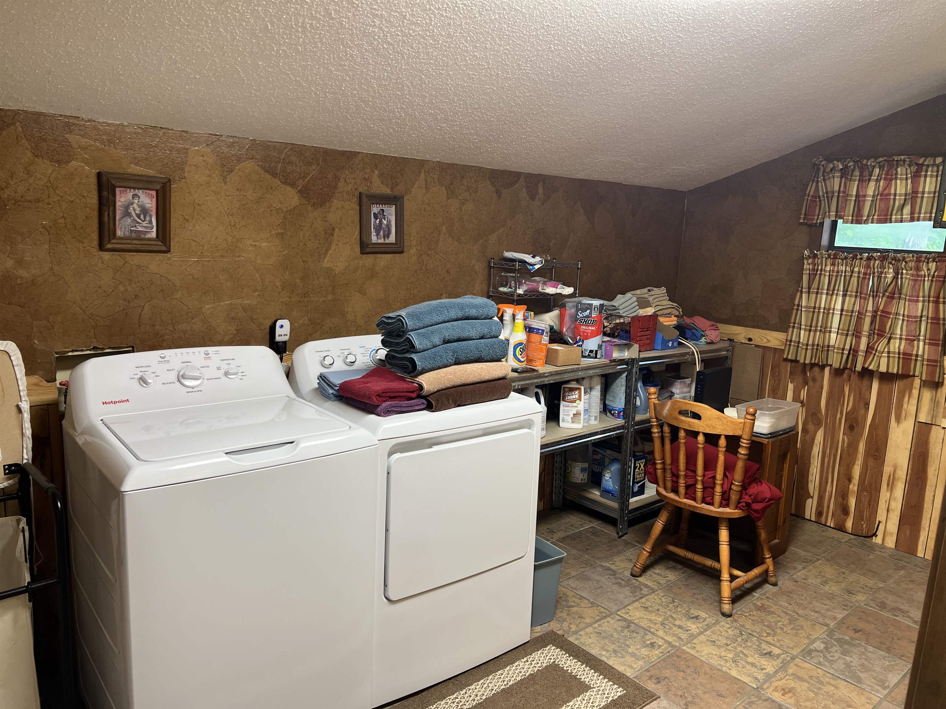 858 N Riverview  Mountain View, AR