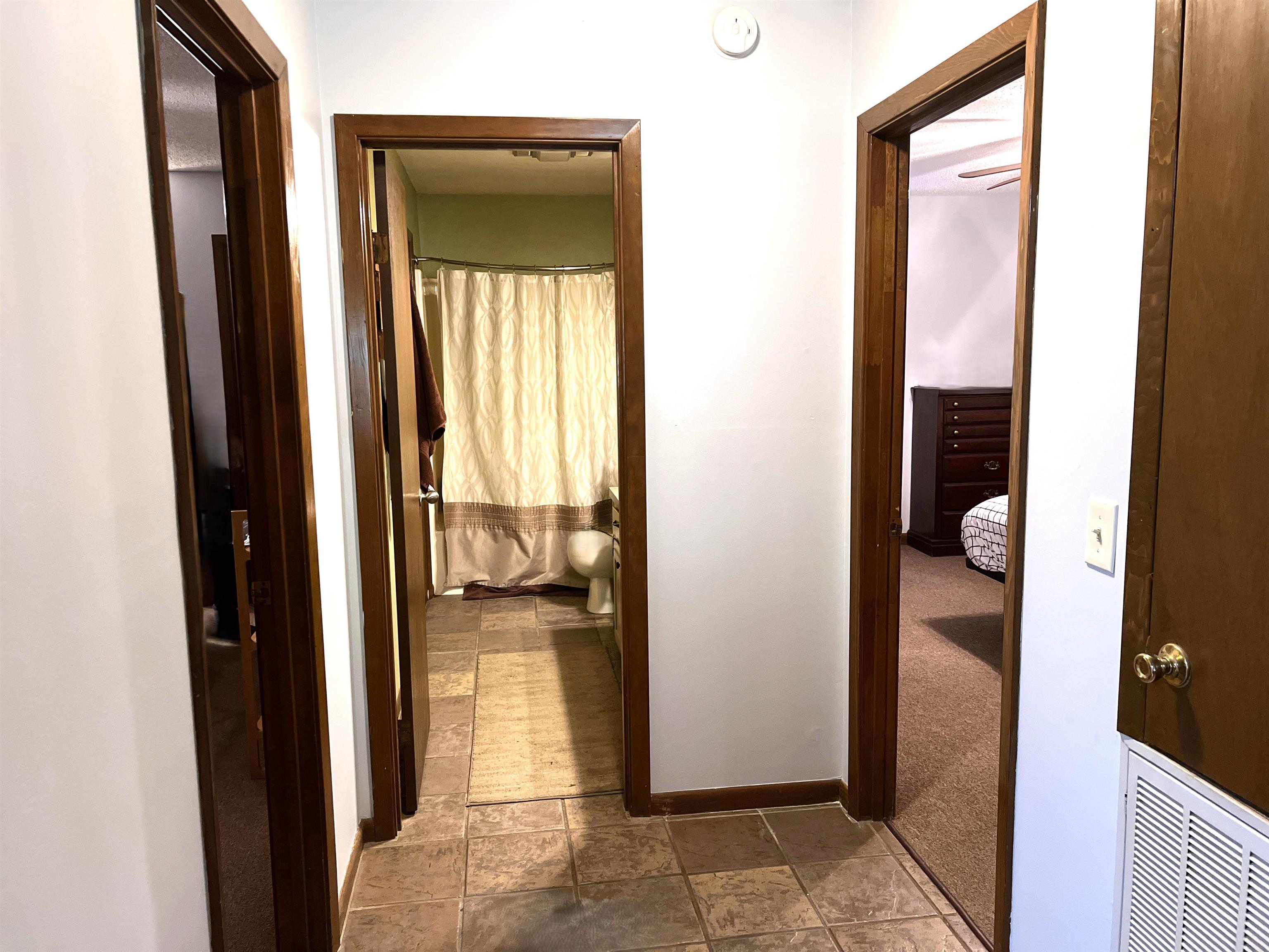 858 N Riverview  Mountain View, AR