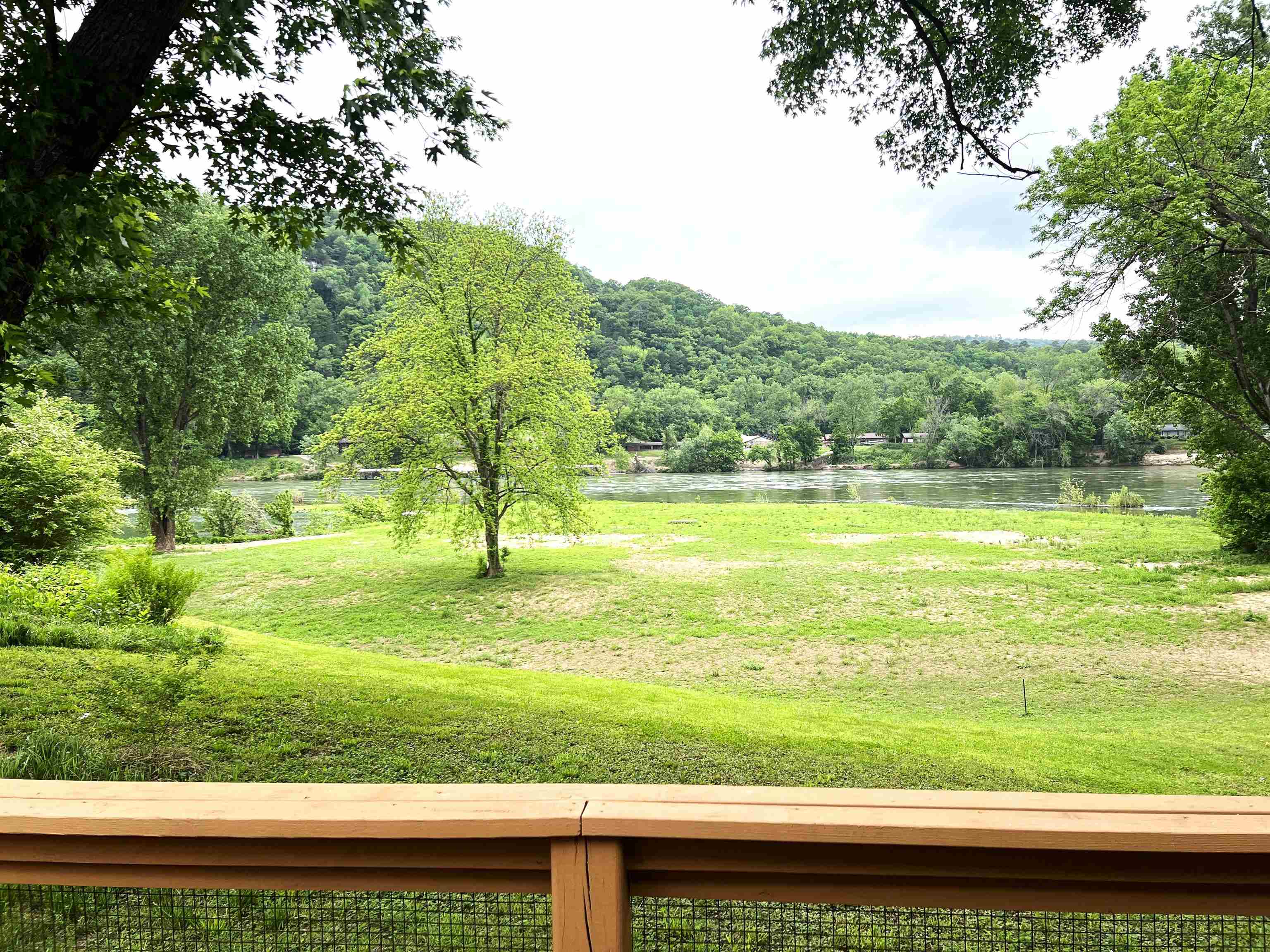 858 N Riverview  Mountain View, AR