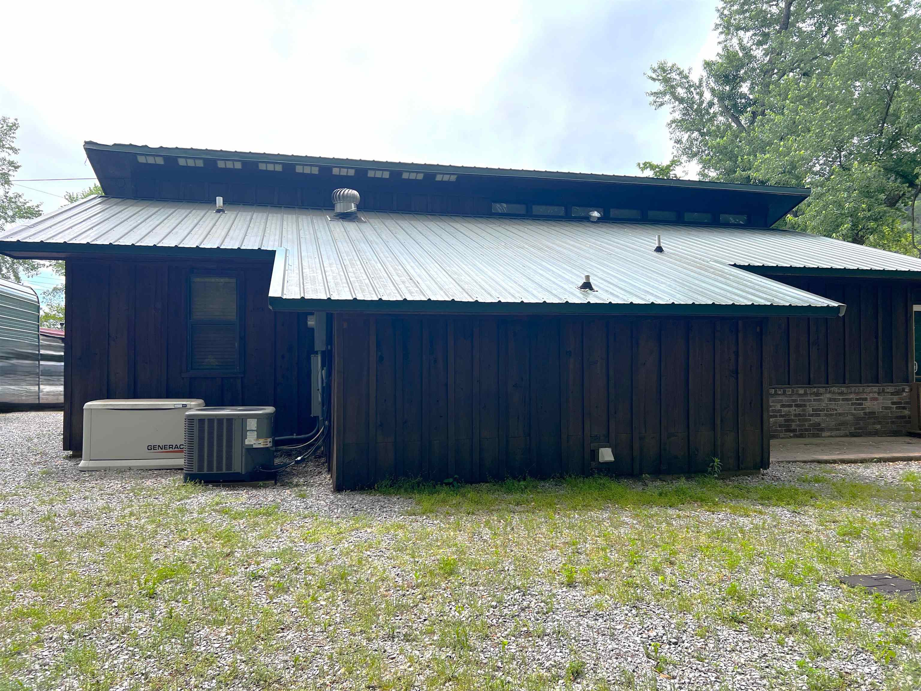 858 N Riverview  Mountain View, AR