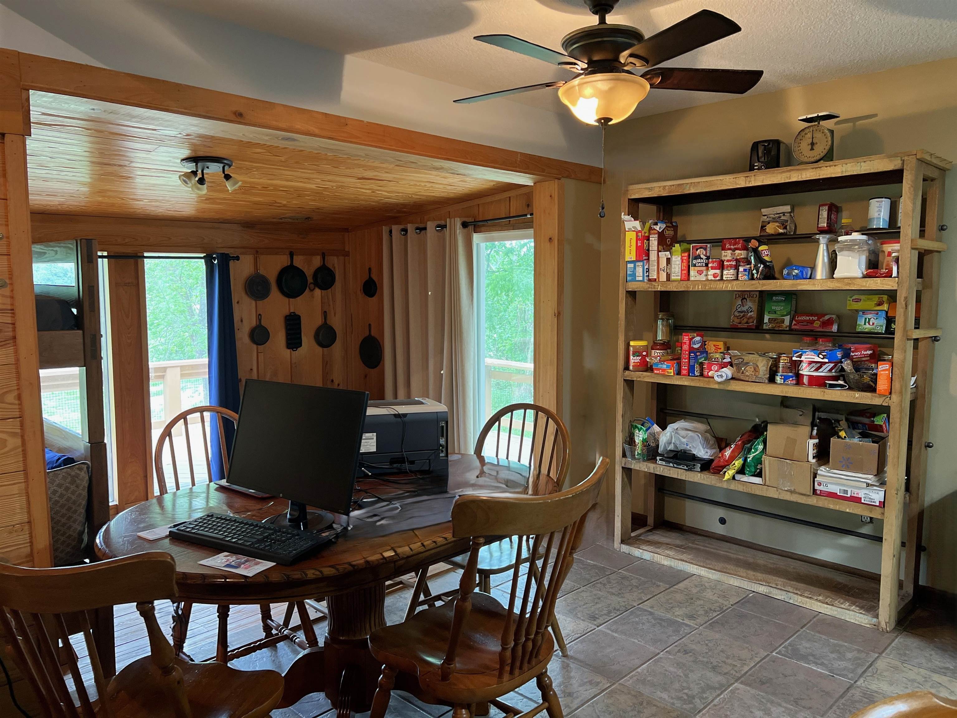858 N Riverview  Mountain View, AR