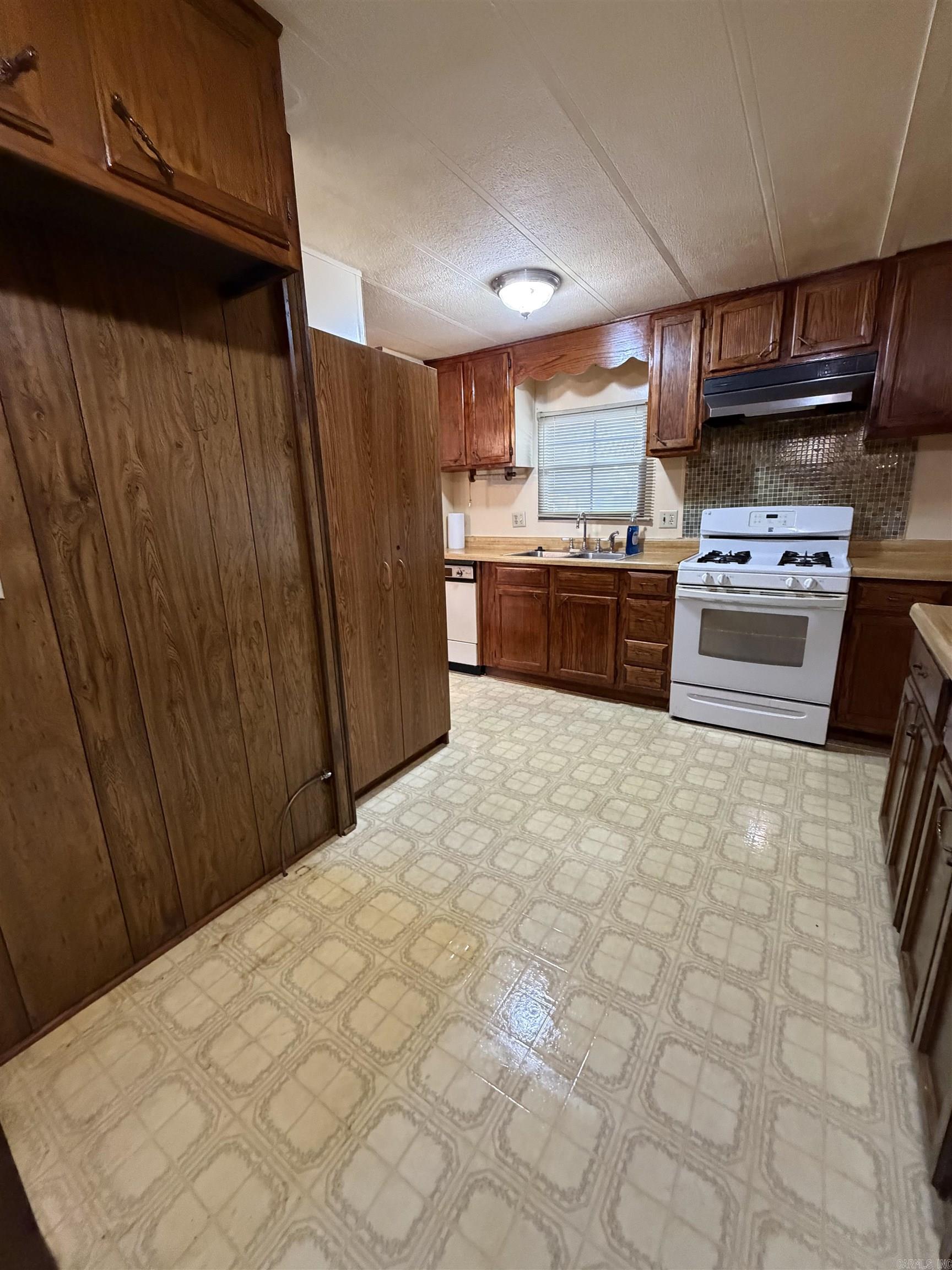 4 Paradise  Mayflower, AR
