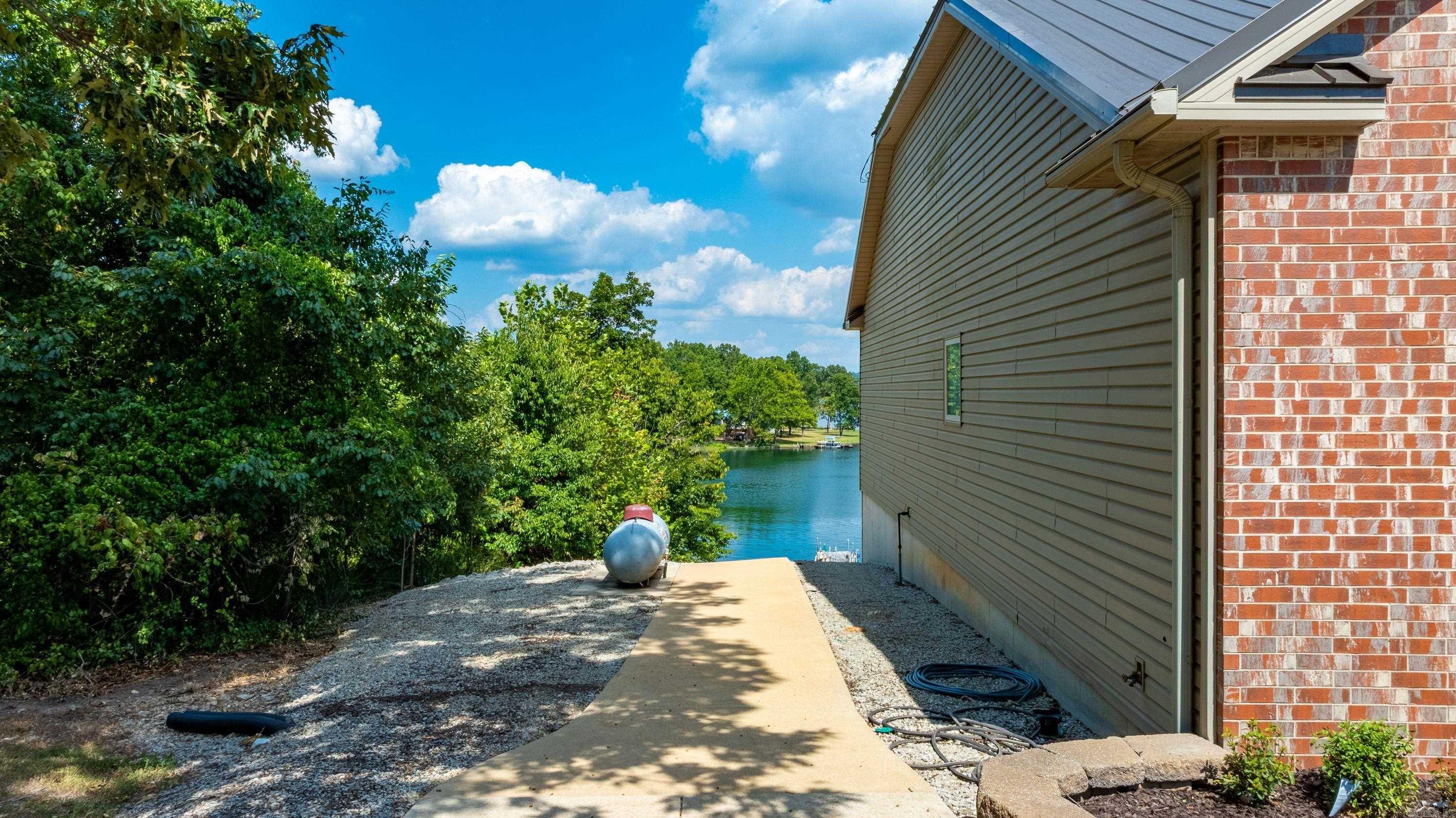 505 E Tri Lakes Dr  Horseshoe Bend, AR