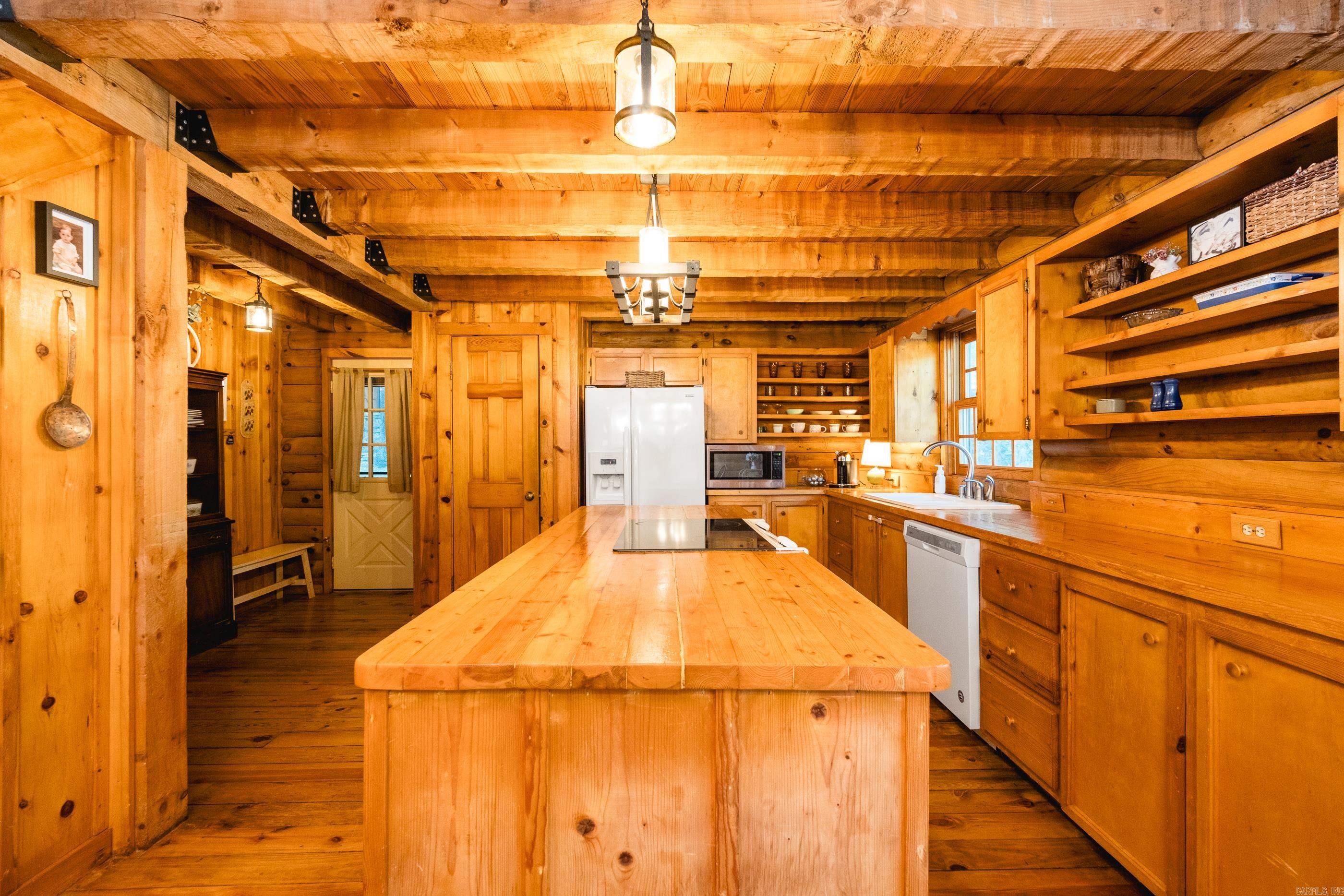 9819 Old Arkansas  Roland, AR