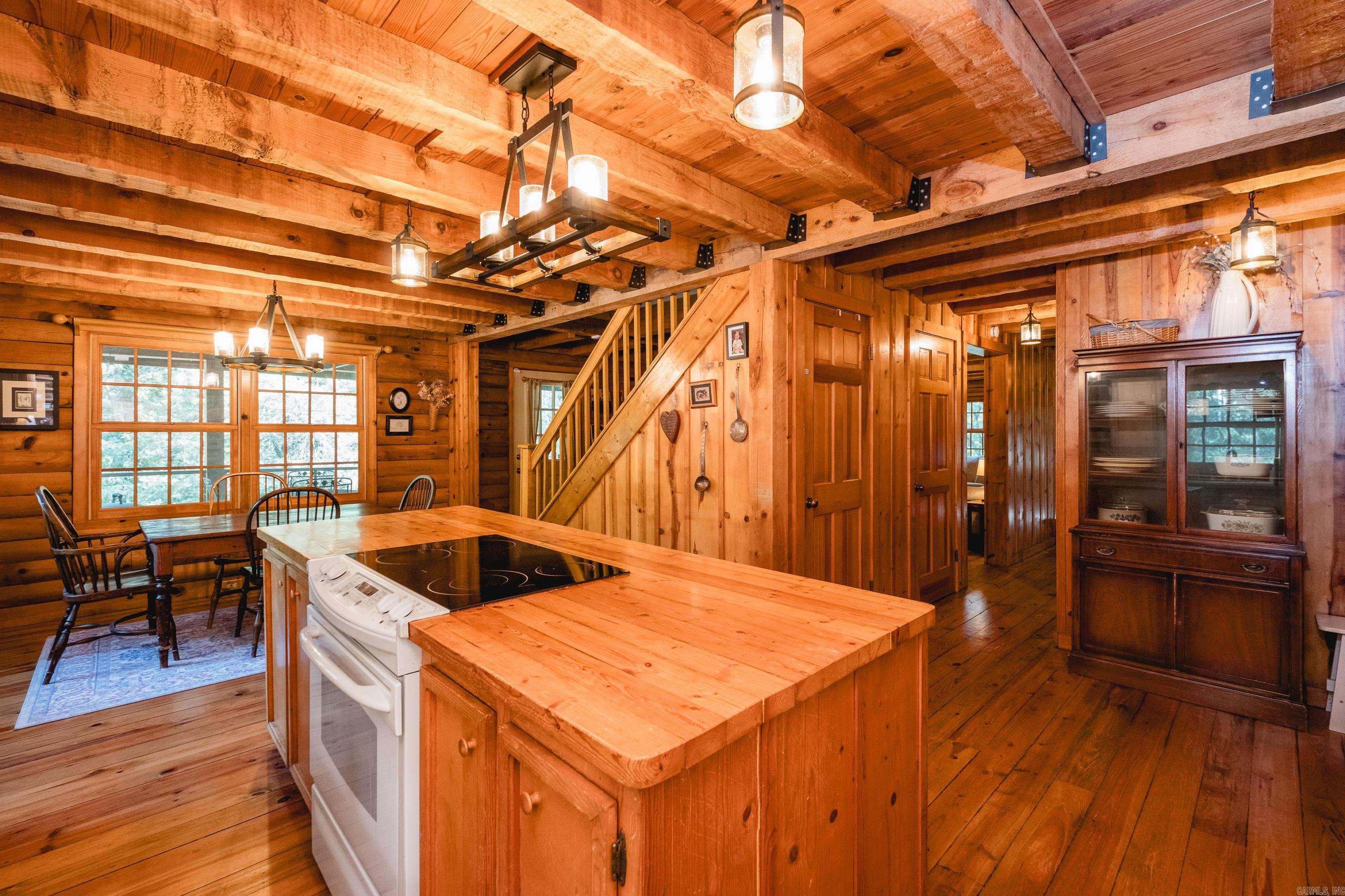 9819 Old Arkansas  Roland, AR