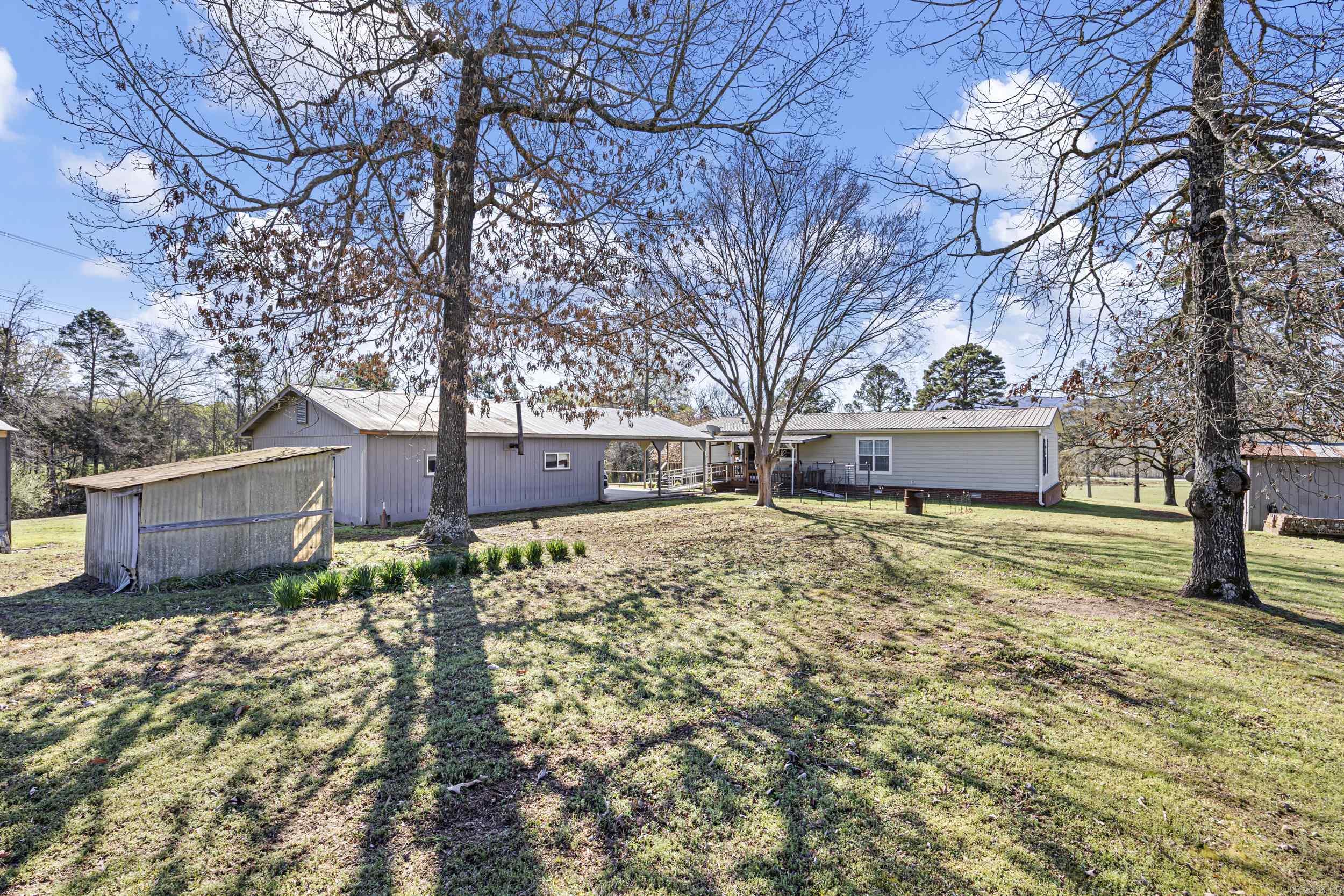 25951 E 22 Highway Delaware, AR 72835
