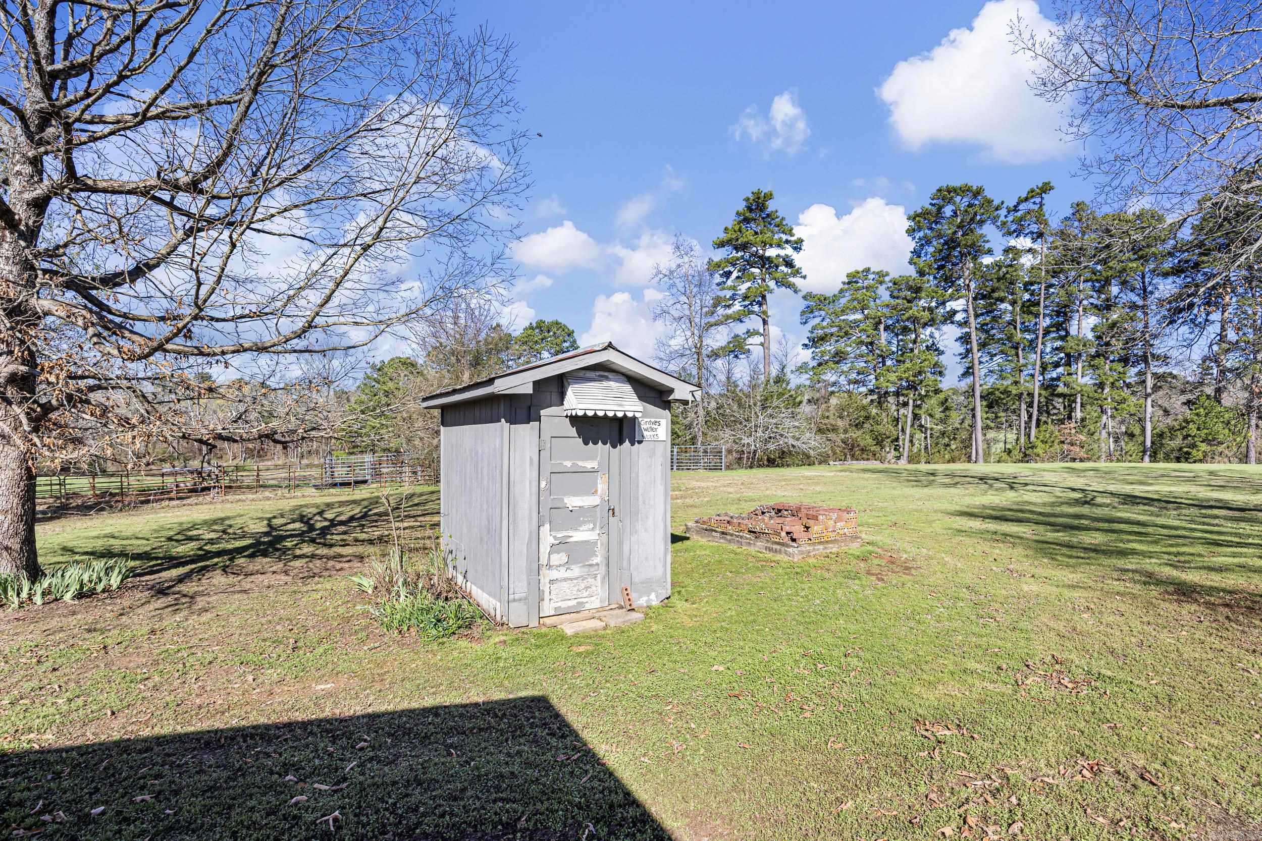 25951 E 22 Highway Delaware, AR 72835