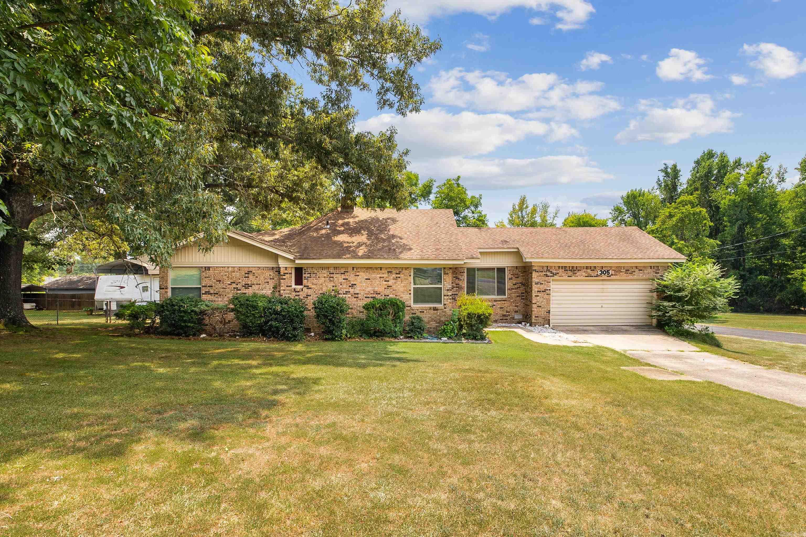305  Ruth  Benton, AR