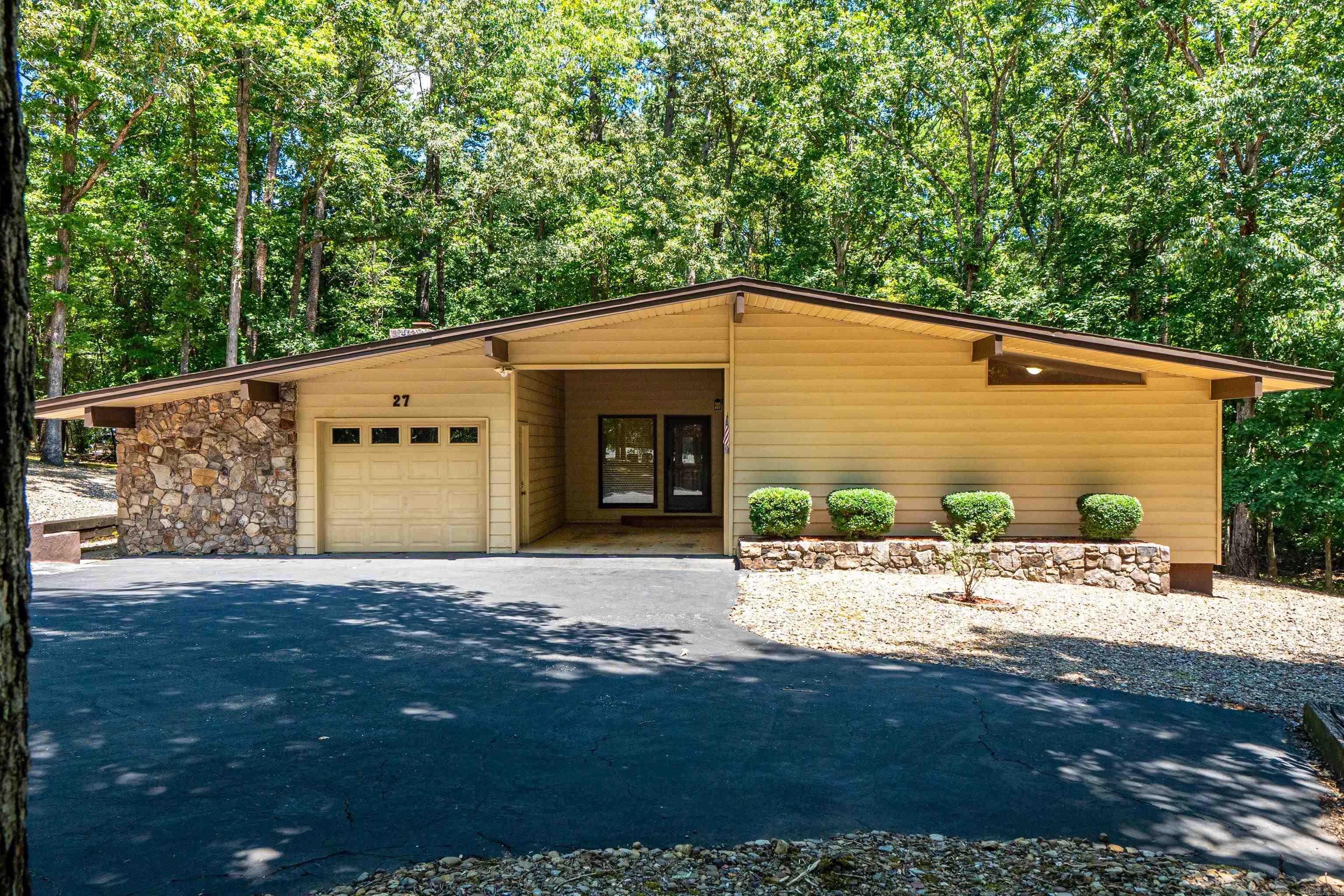 27  Valls Lane  Hot Springs Village, AR