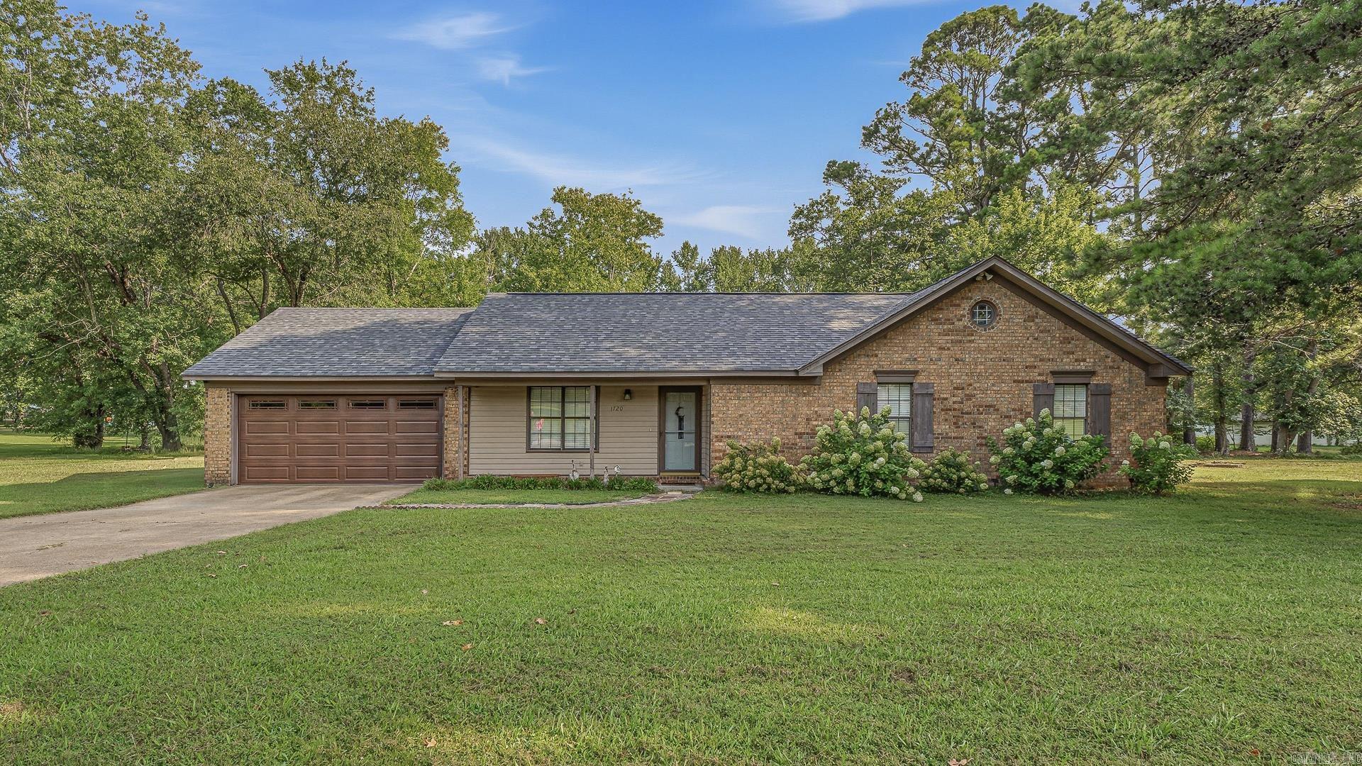 1720  Ridge Oak  Jonesboro, AR