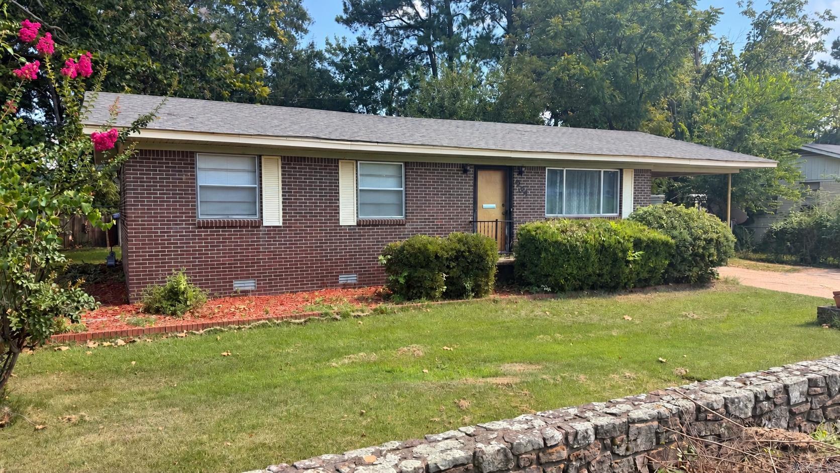 904 N Moose Street — exterior
