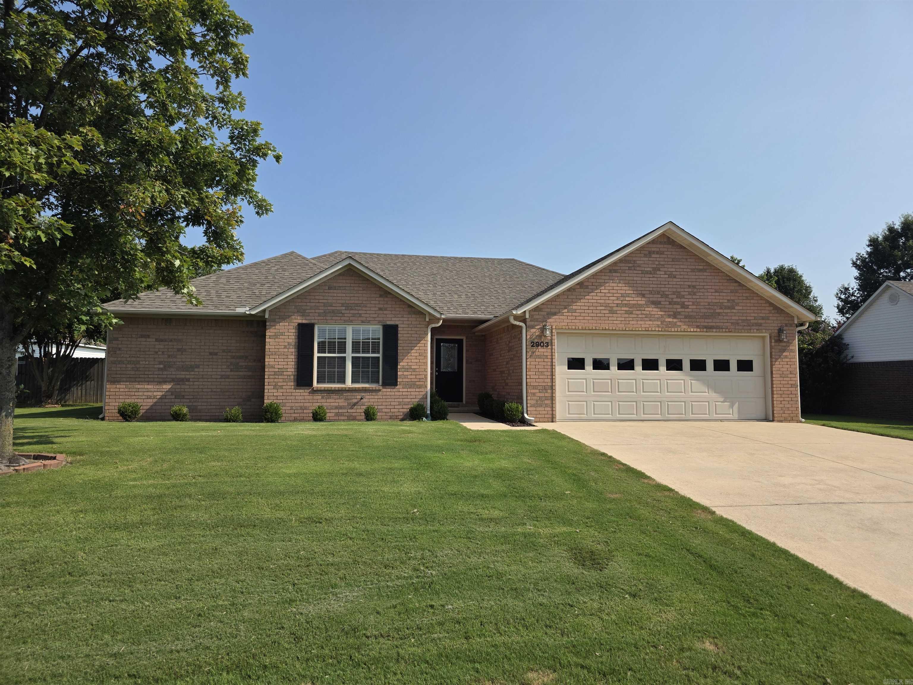 2903  Cambridge  Paragould, AR