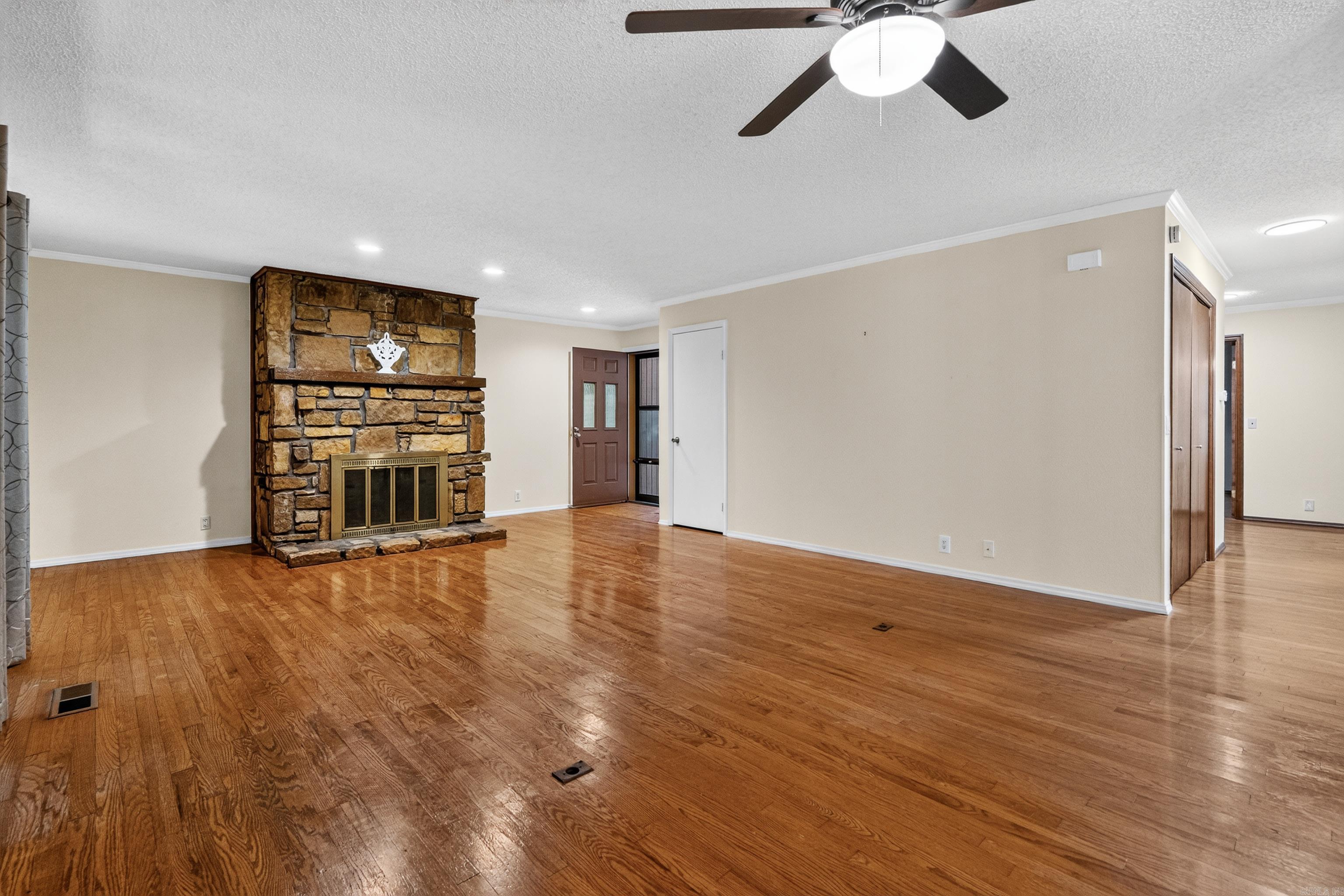 16 Reddina  Hot Springs Village, AR