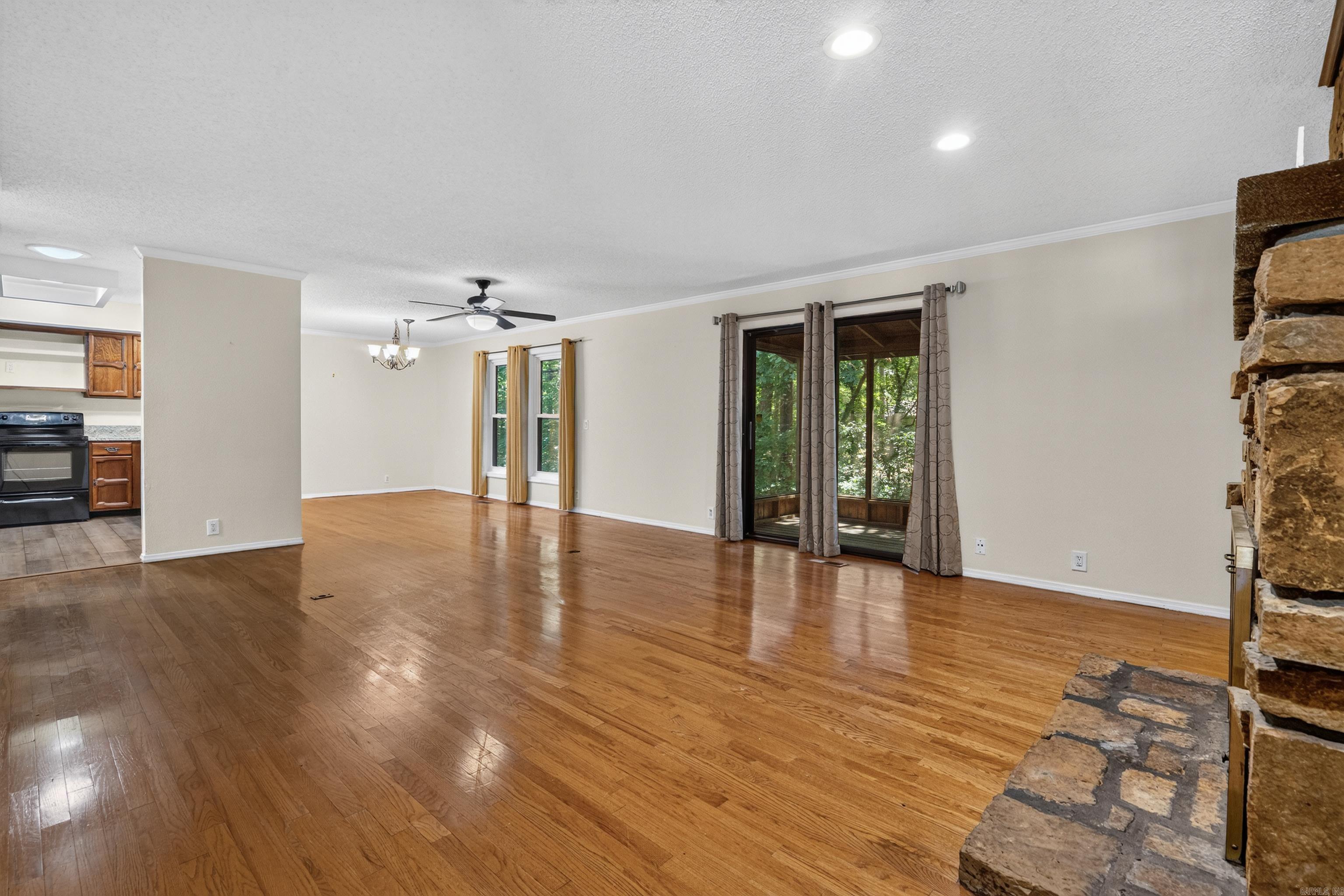 16 Reddina  Hot Springs Village, AR