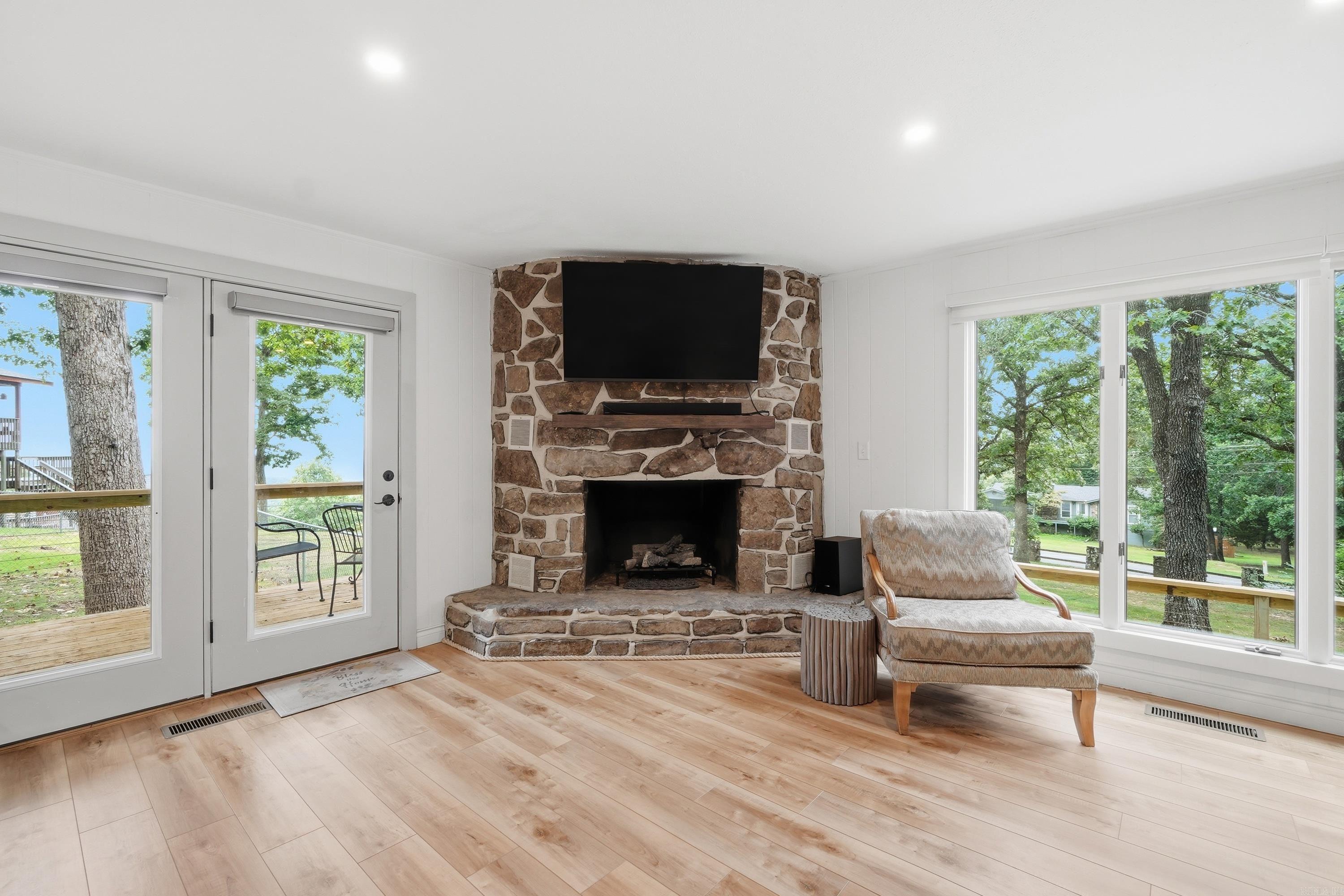 211 Chelsea  Fairfield Bay, AR