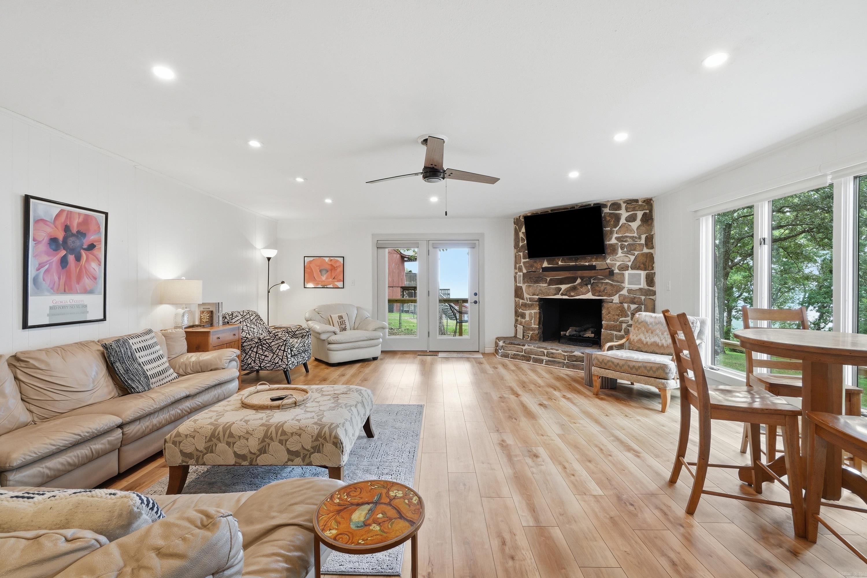 211 Chelsea  Fairfield Bay, AR