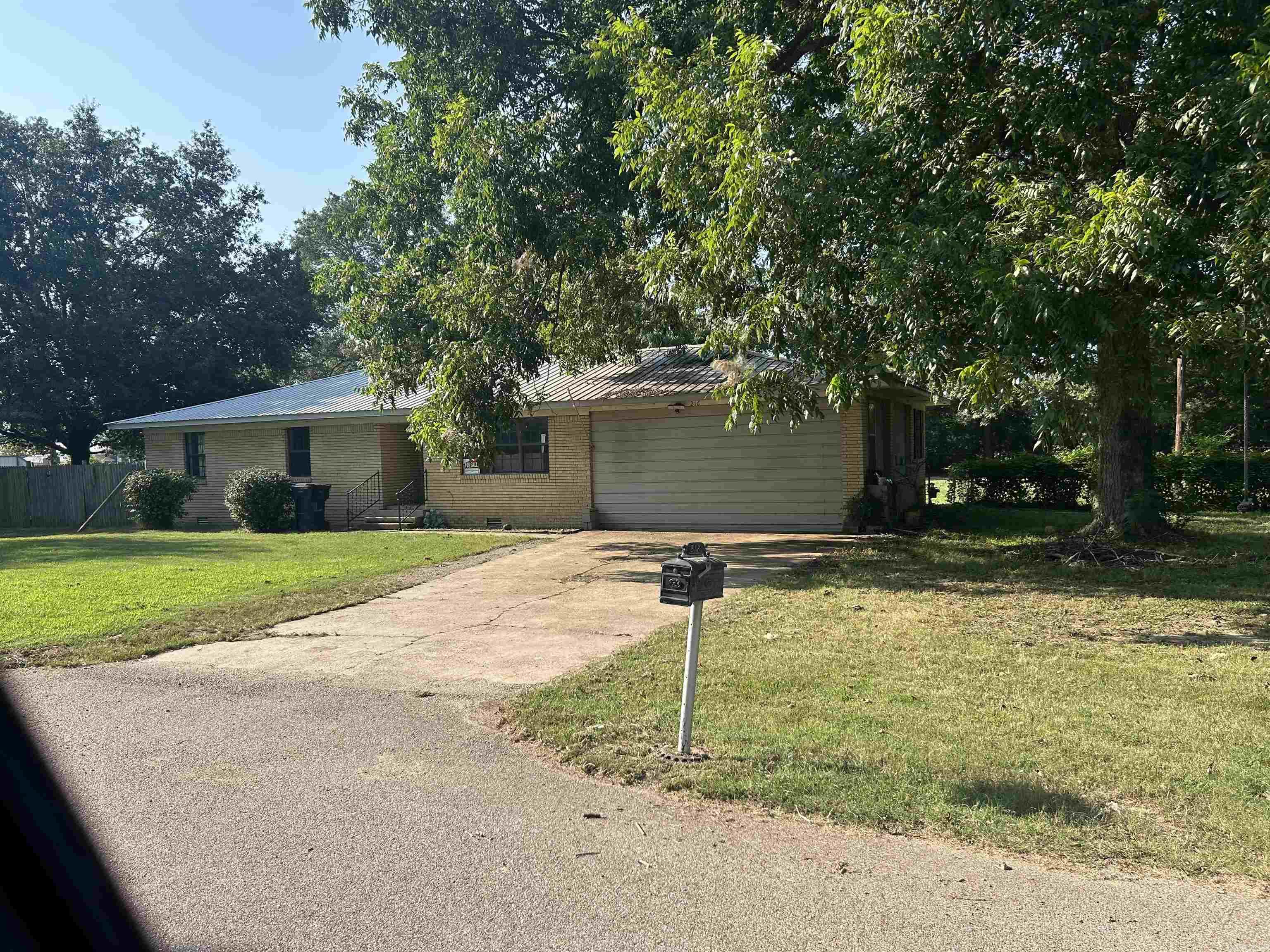 216 Sulcer  Palestine, AR