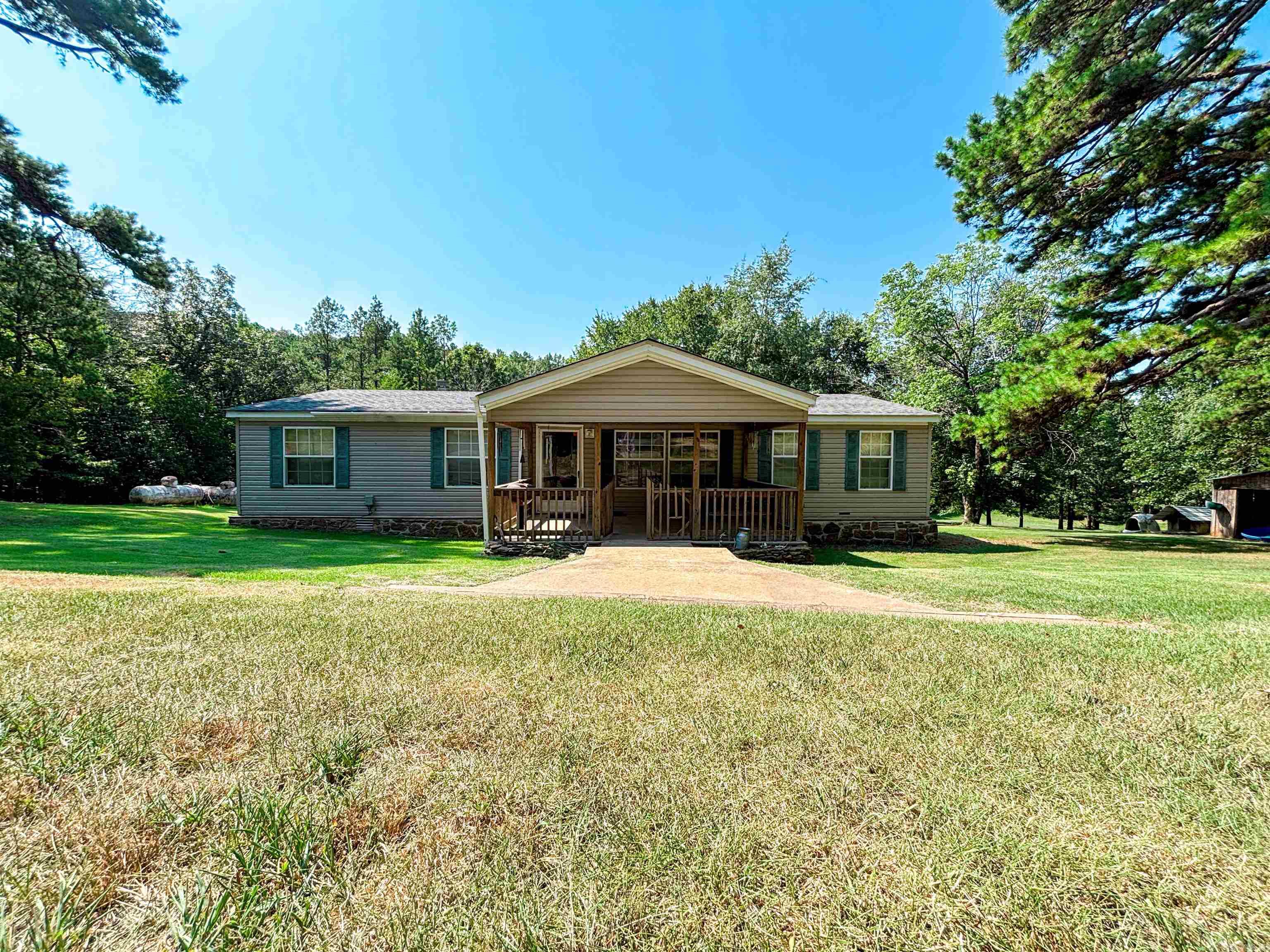 6052  Highway 16 E  Clinton, AR