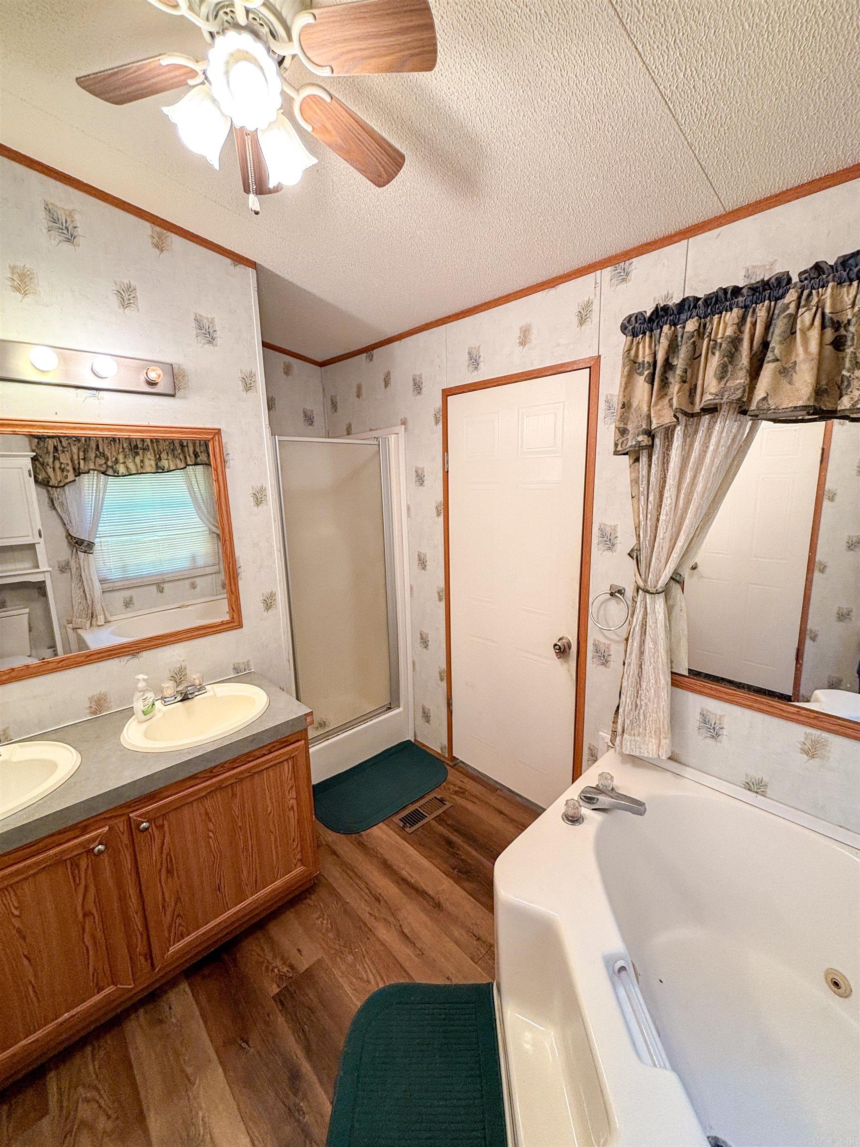6052 Highway 16 E  Clinton, AR
