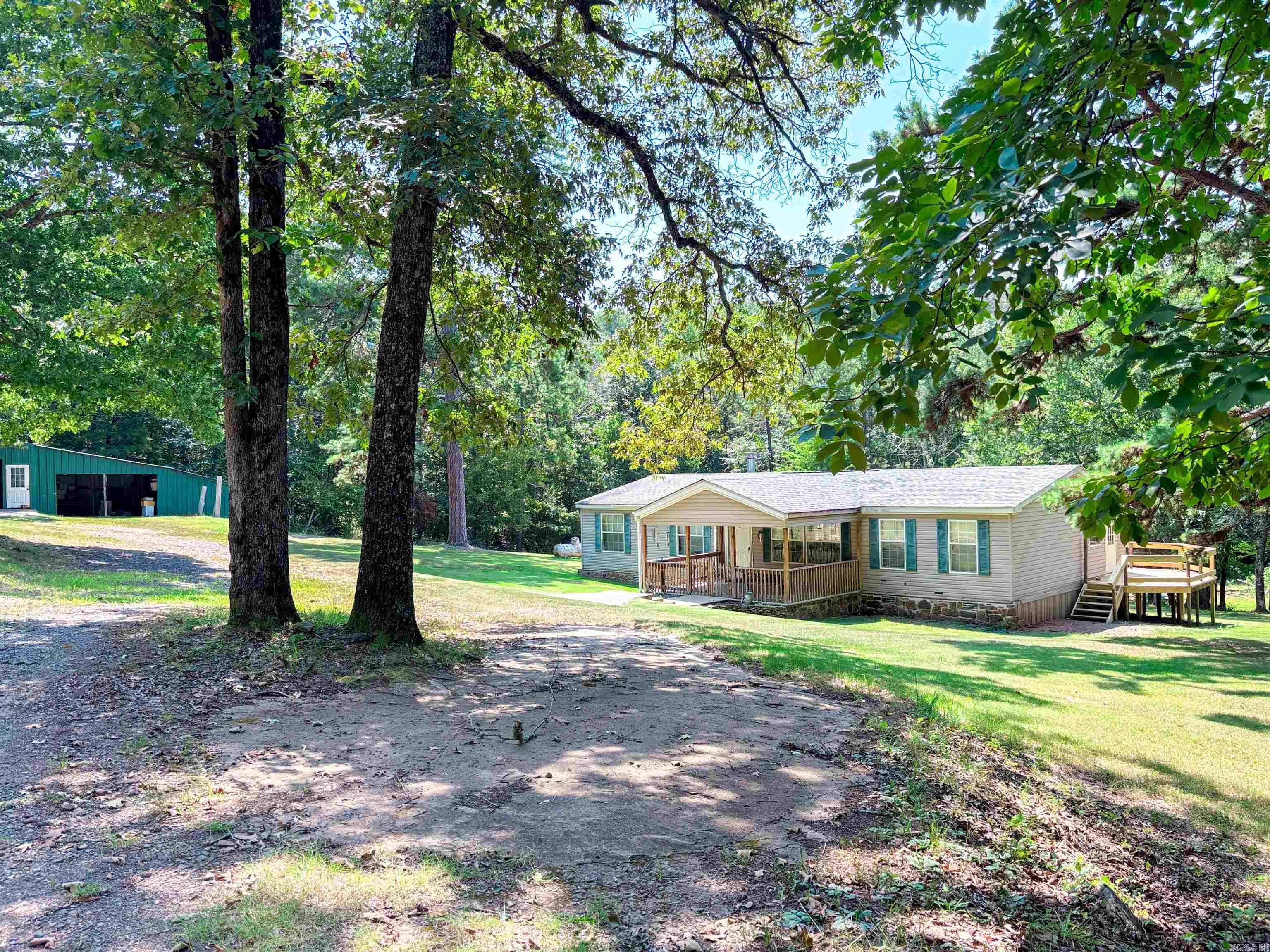6052 Highway 16 E  Clinton, AR