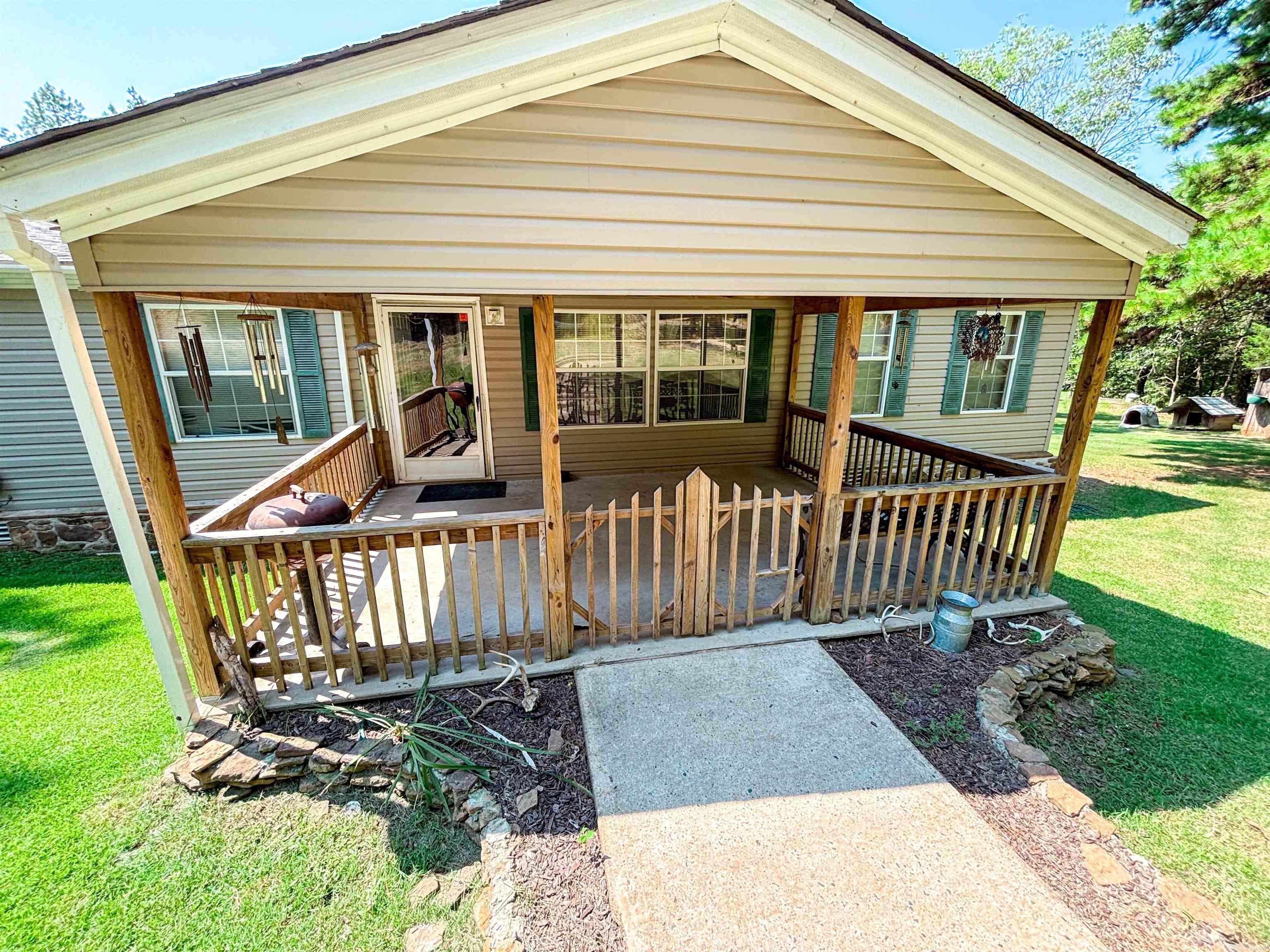 6052 Highway 16 E  Clinton, AR