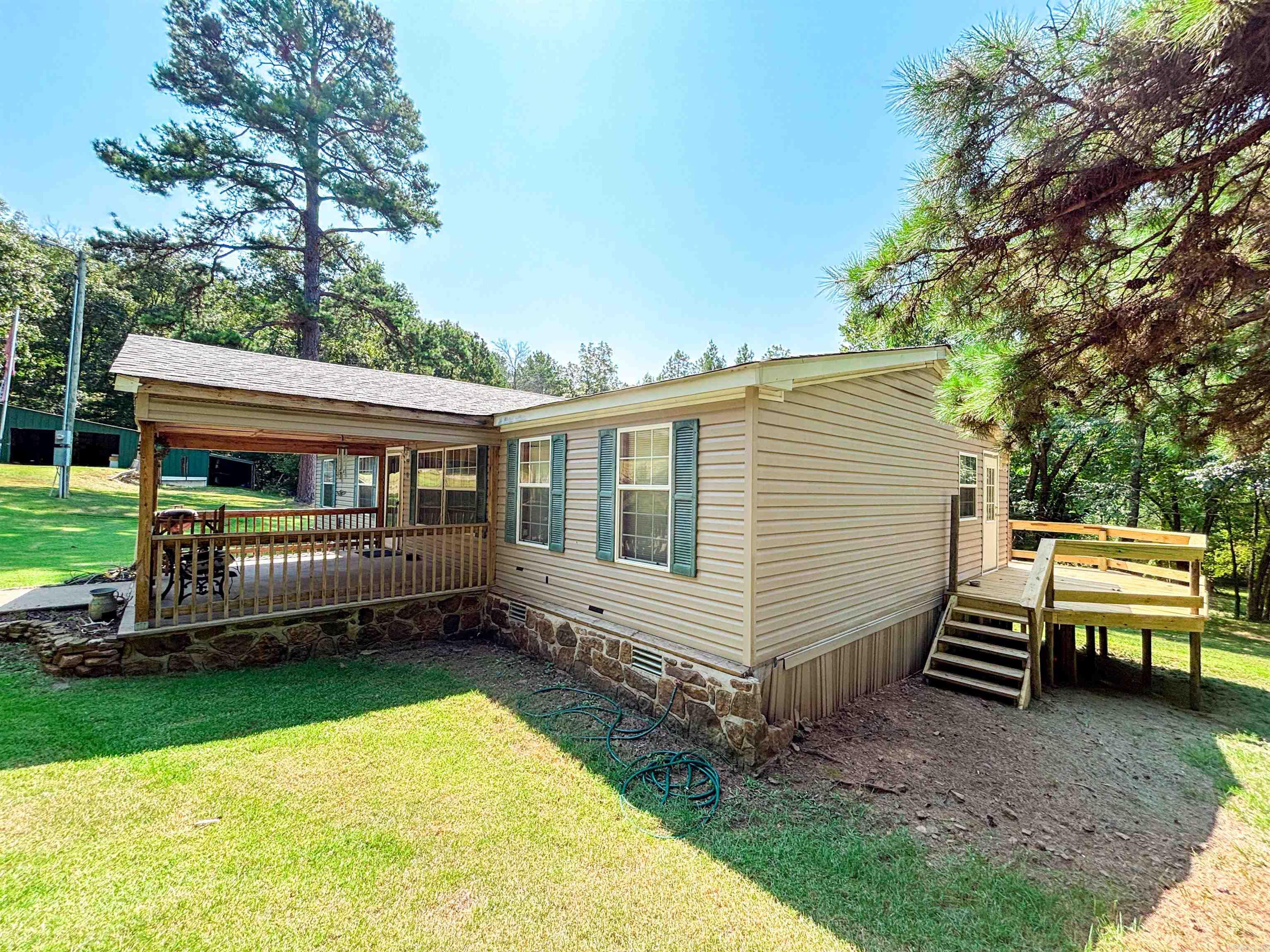 6052 Highway 16 E  Clinton, AR
