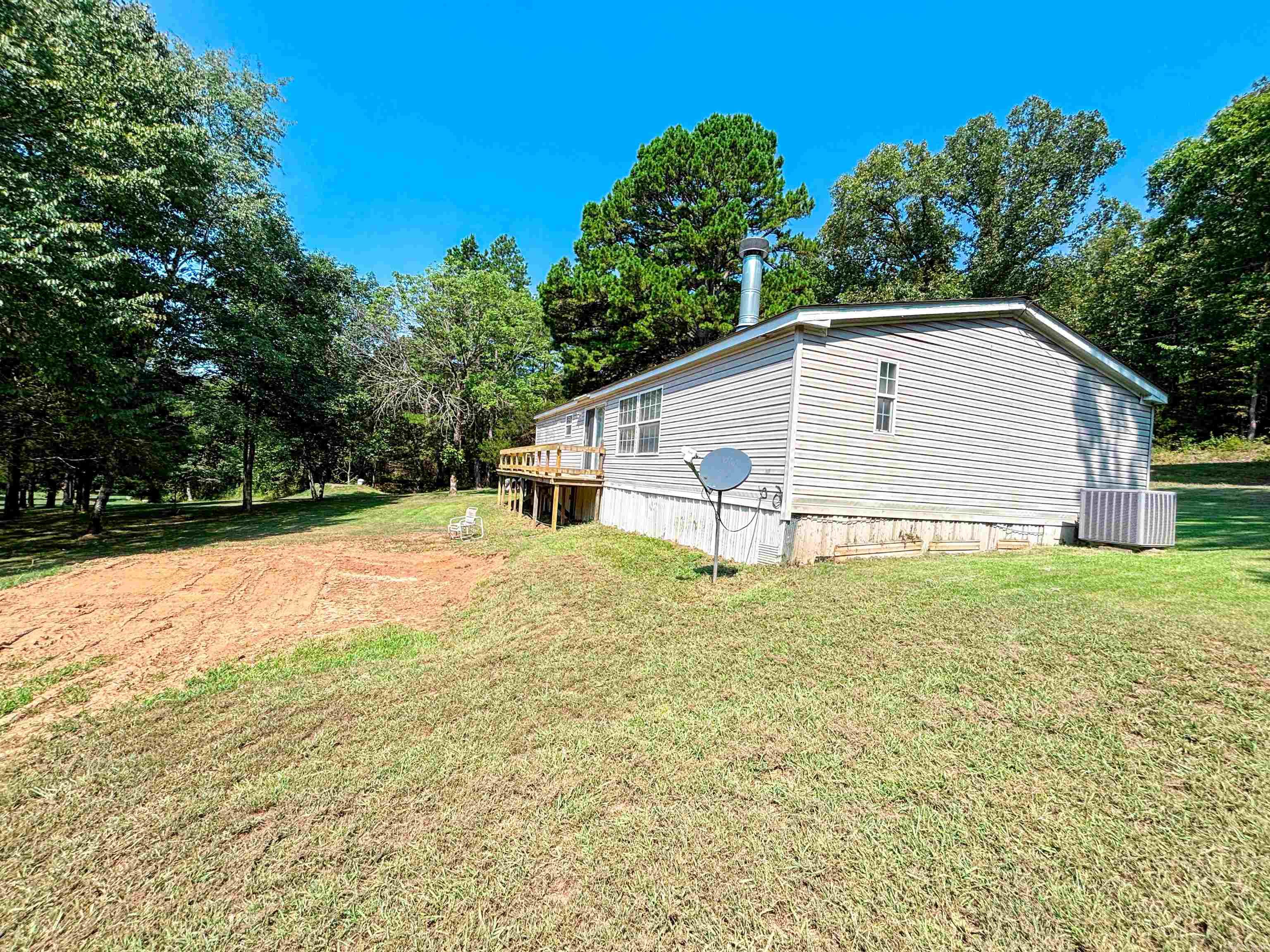 6052 Highway 16 E  Clinton, AR