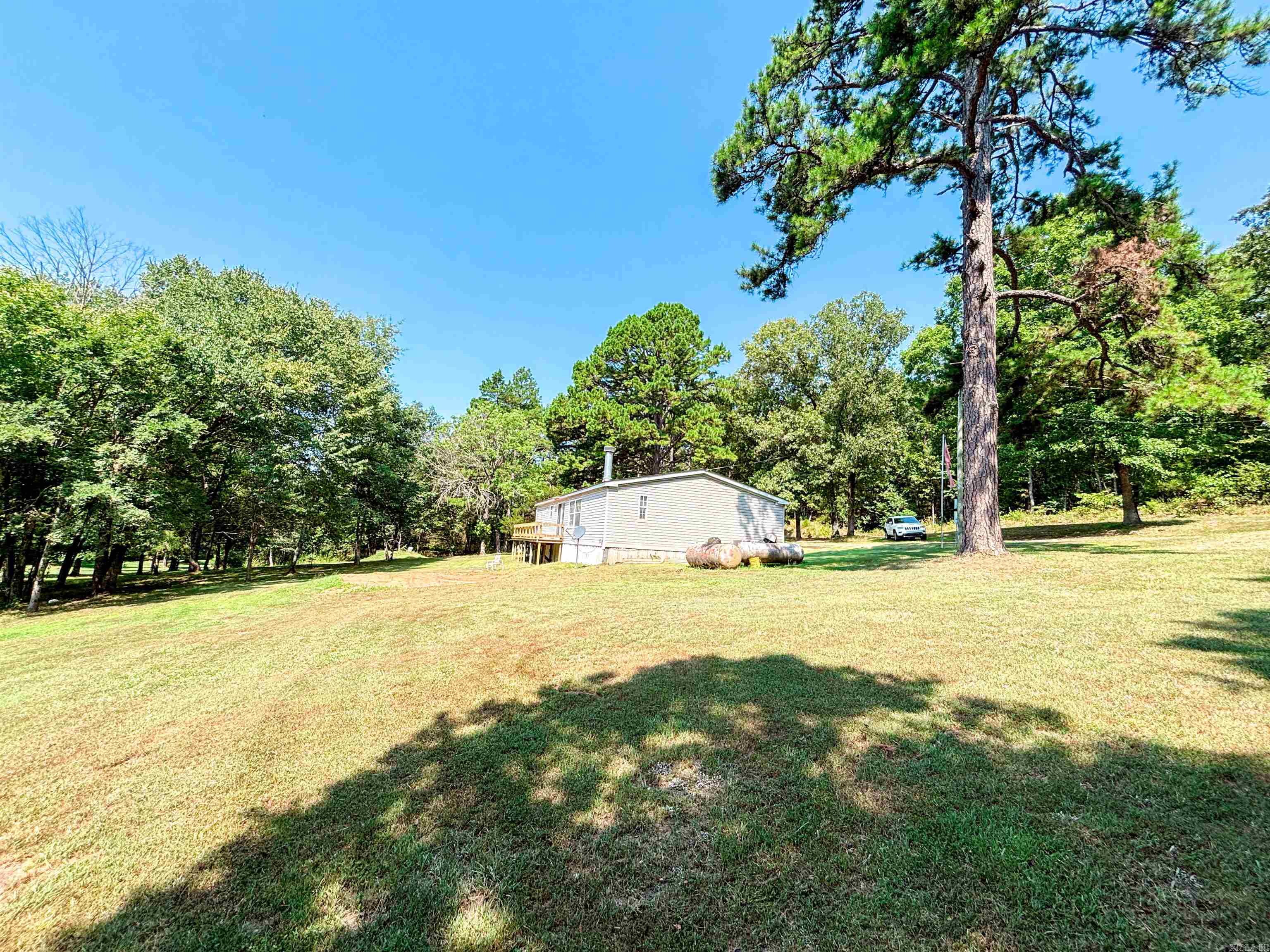 6052 Highway 16 E  Clinton, AR
