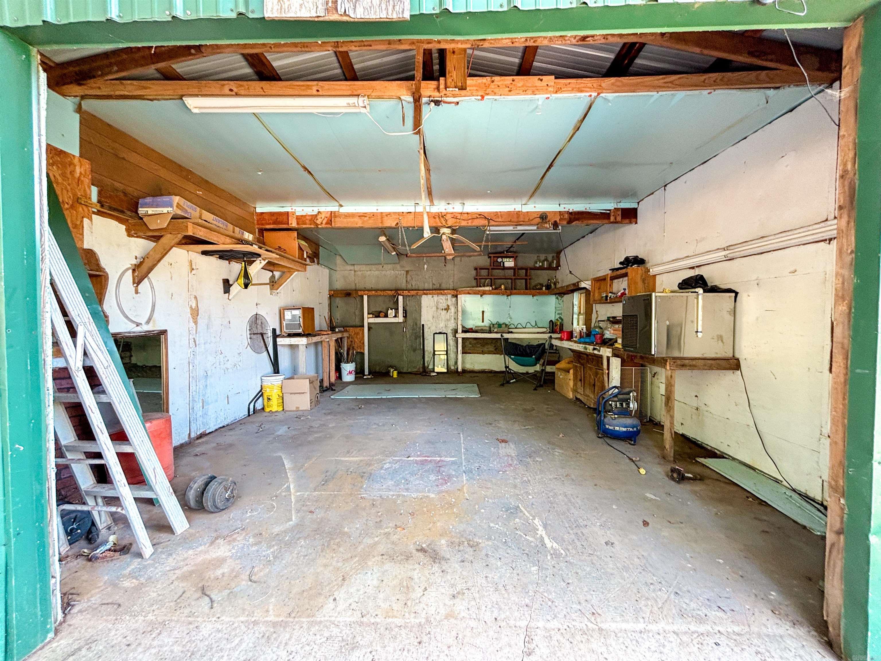 6052 Highway 16 E  Clinton, AR