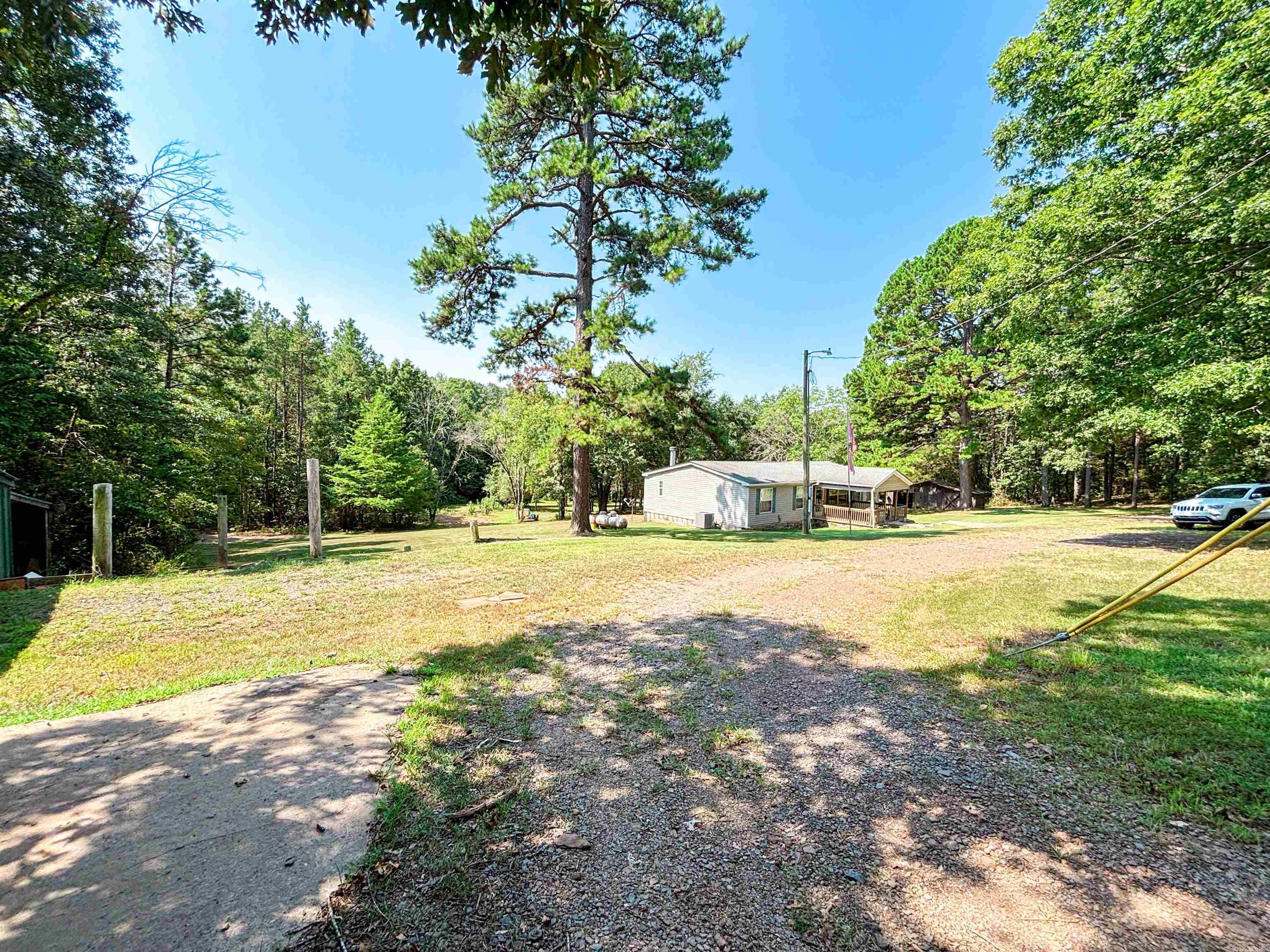 6052 Highway 16 E  Clinton, AR
