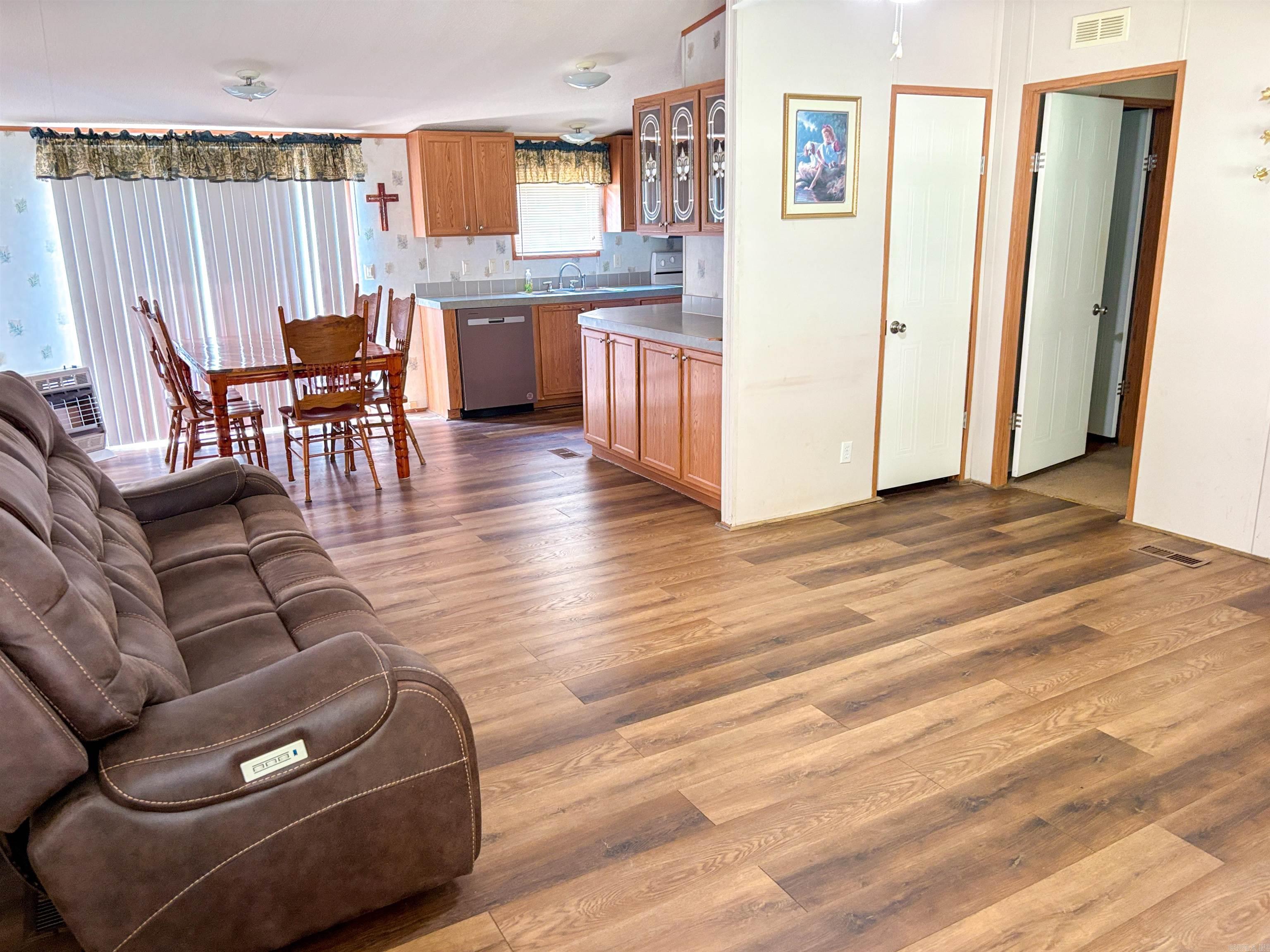 6052 Highway 16 E  Clinton, AR
