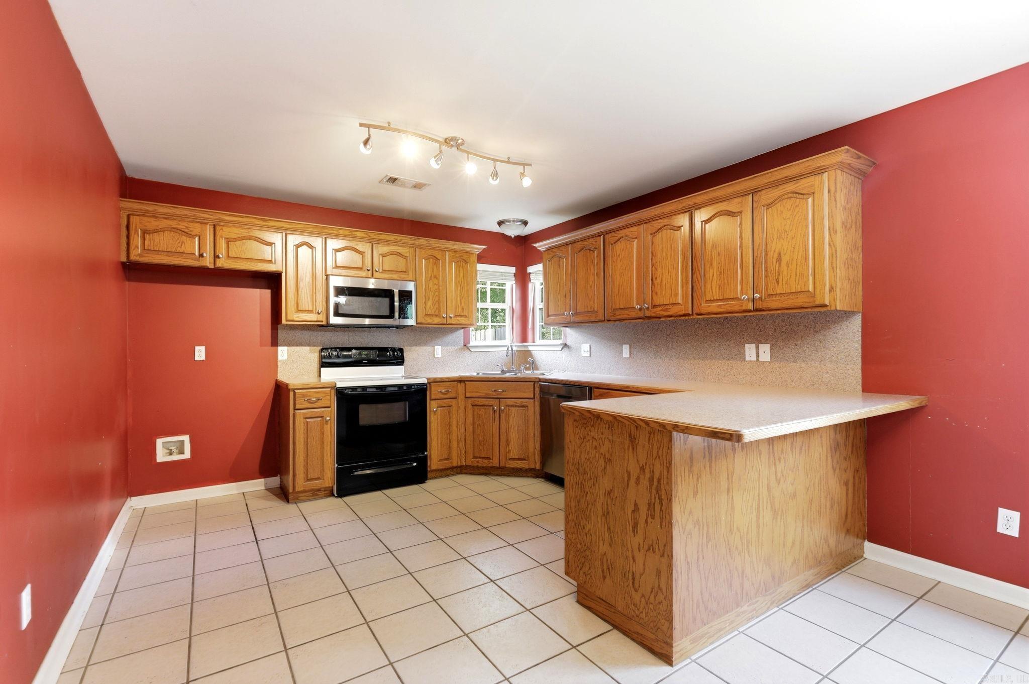 8 summit  Sheridan, AR