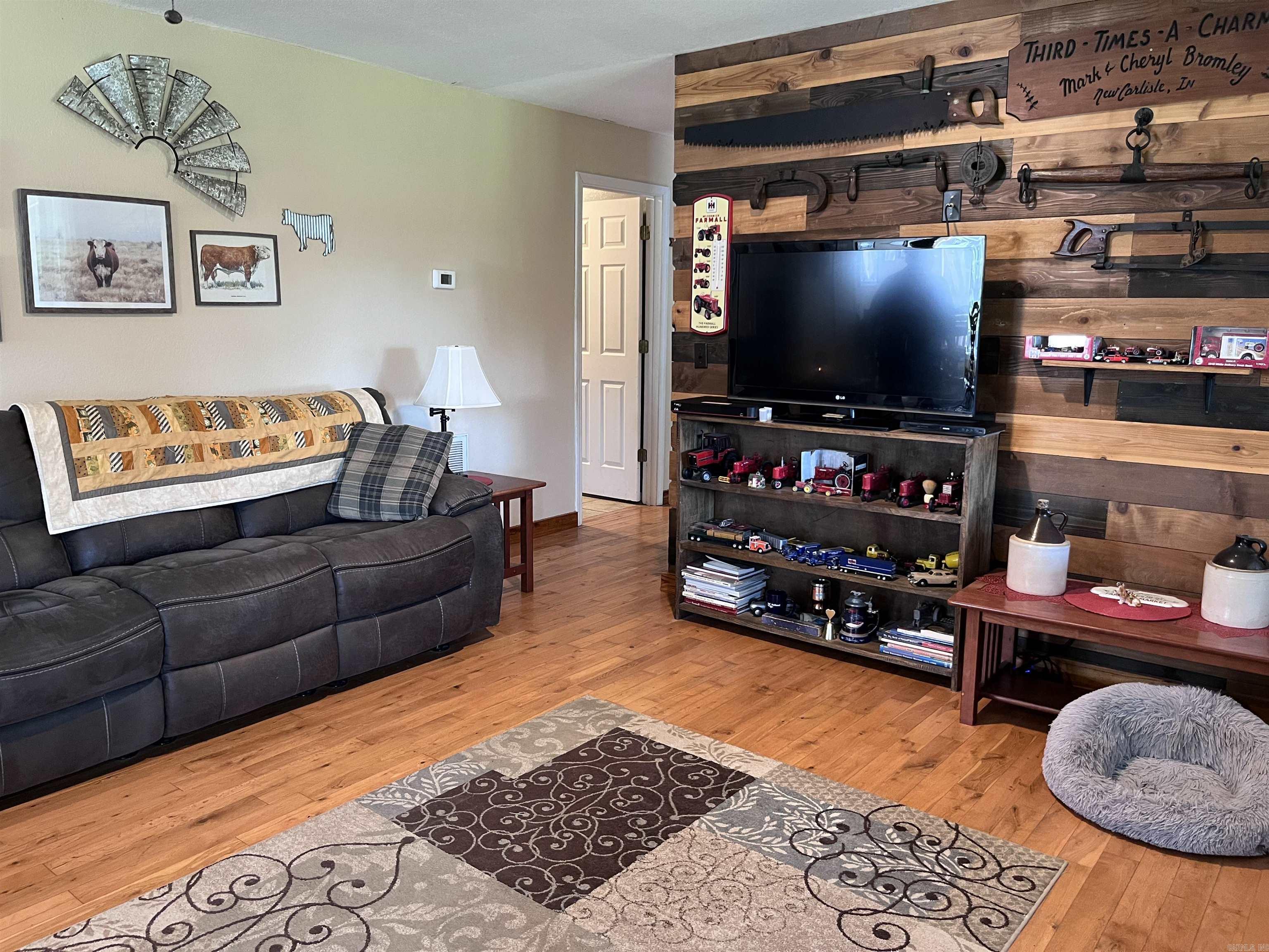 2076 Jimmy Creek  Fox, AR