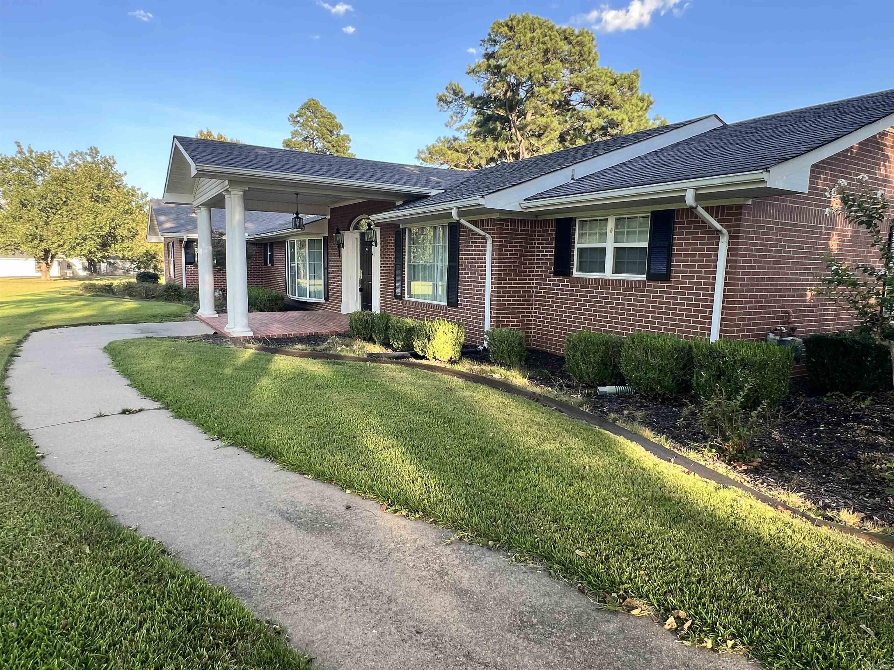204 ROOSEVELT Drive Star City, AR 71667