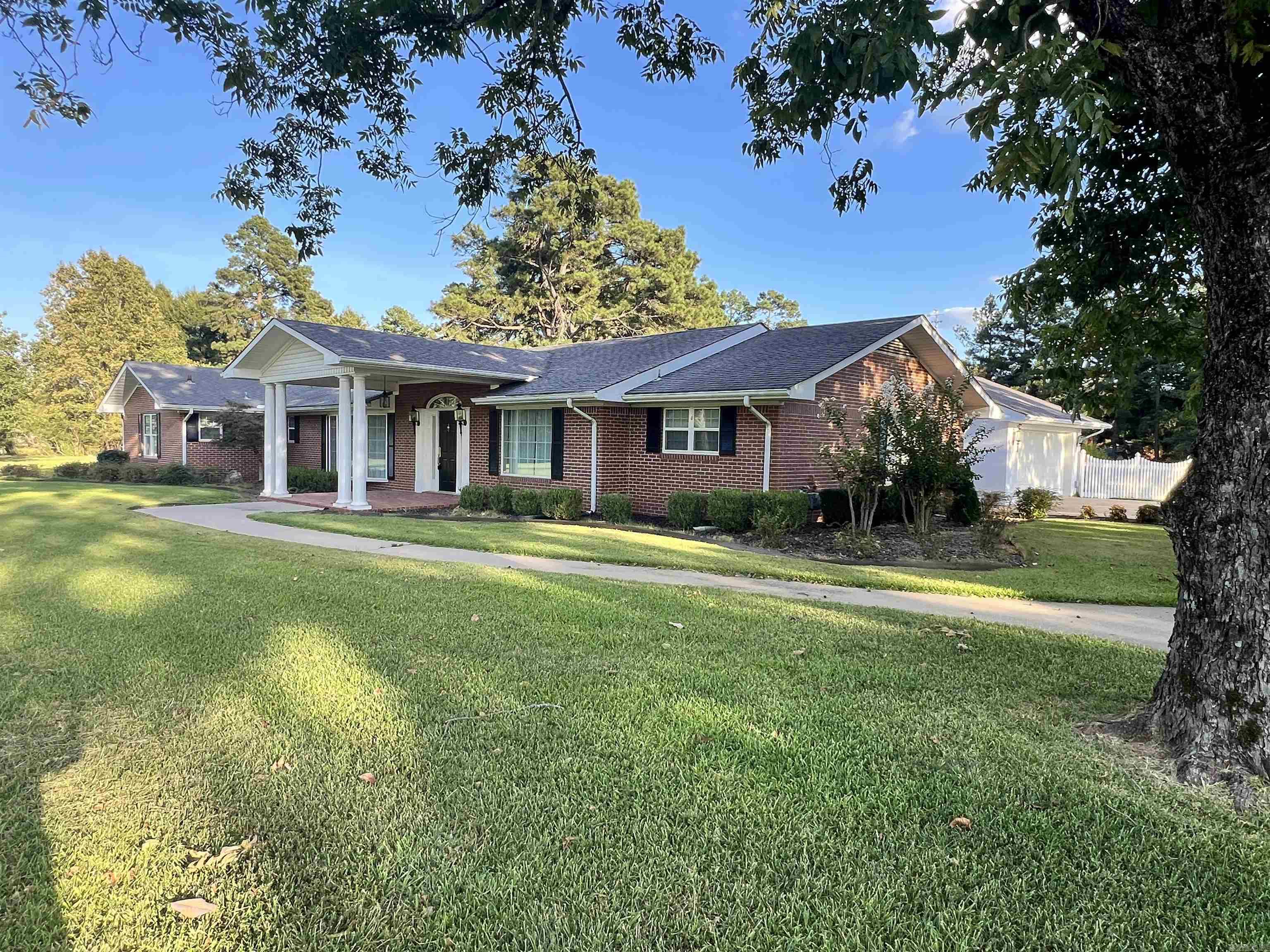 204 ROOSEVELT Drive Star City, AR 71667
