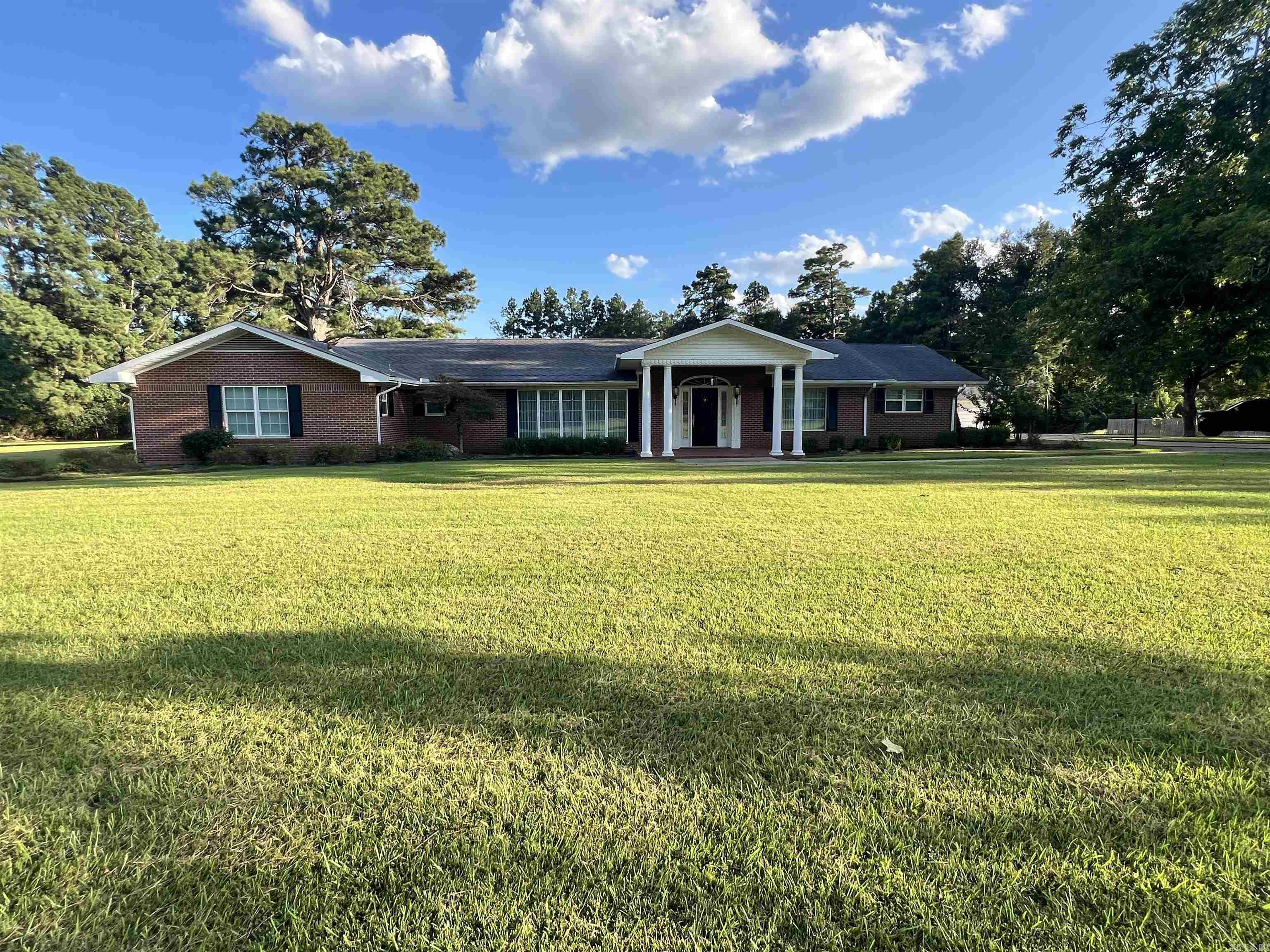 204 ROOSEVELT Drive Star City, AR 71667