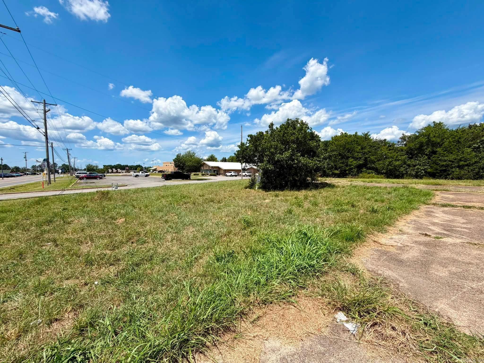 2208 E Main