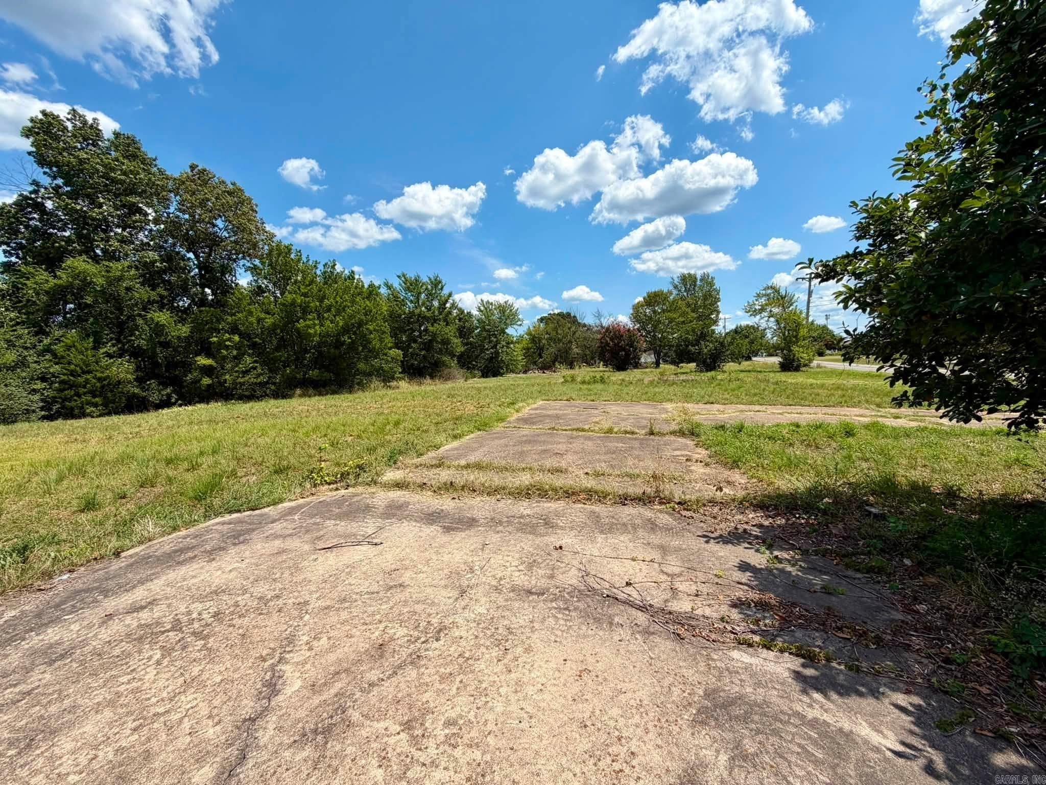 2208 E Main