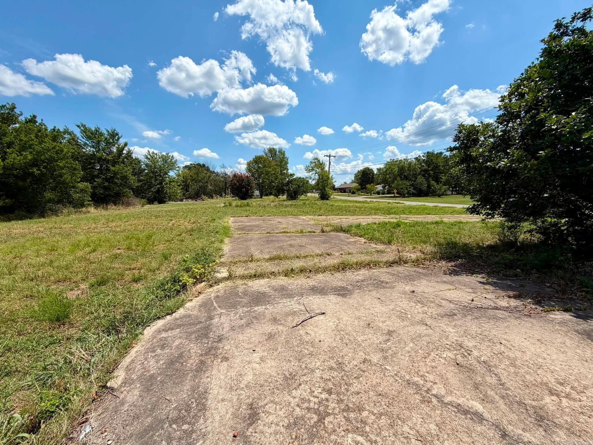 2208 E Main