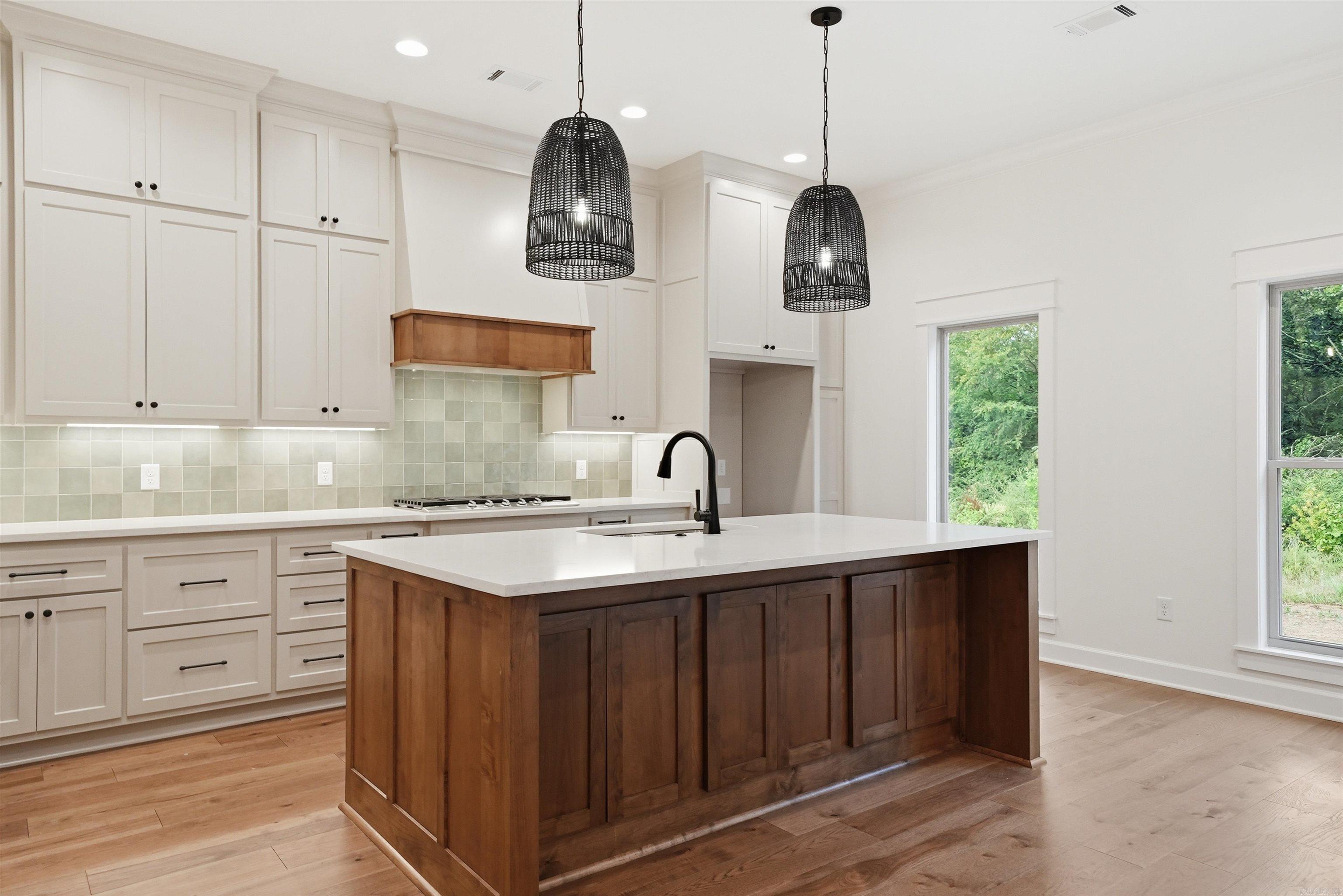 4 Camelot  Greenbrier, AR