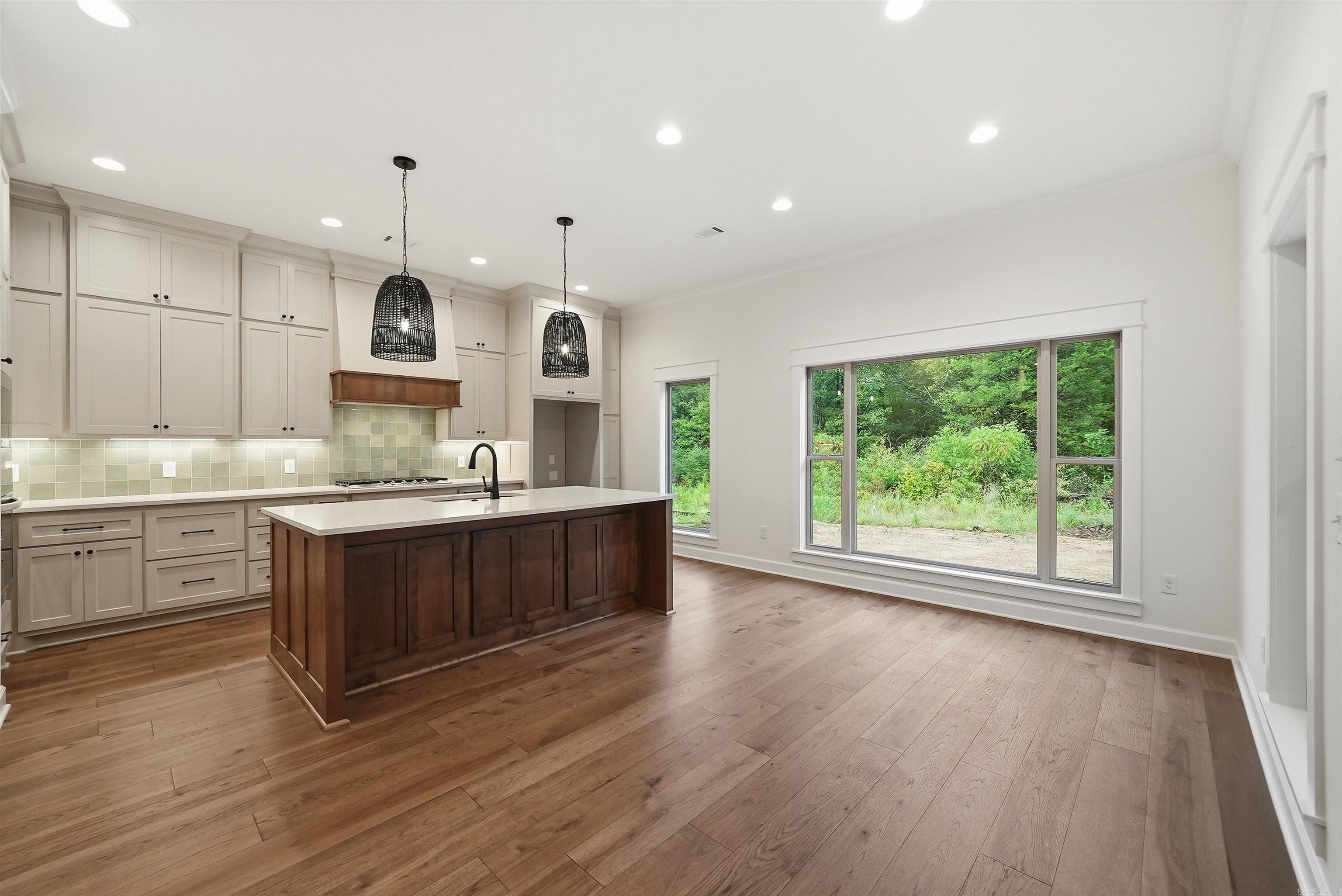 4 Camelot  Greenbrier, AR