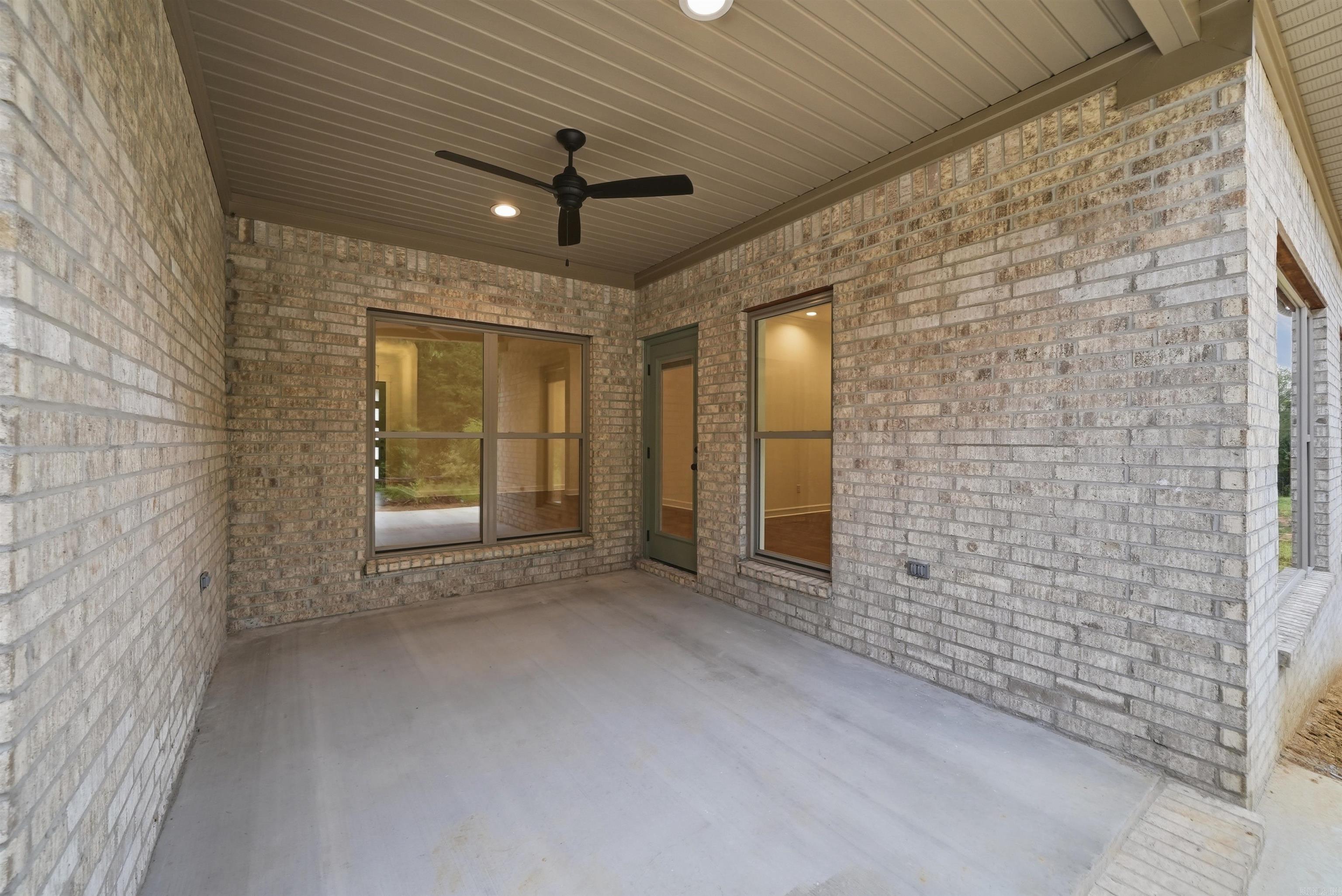 4 Camelot  Greenbrier, AR